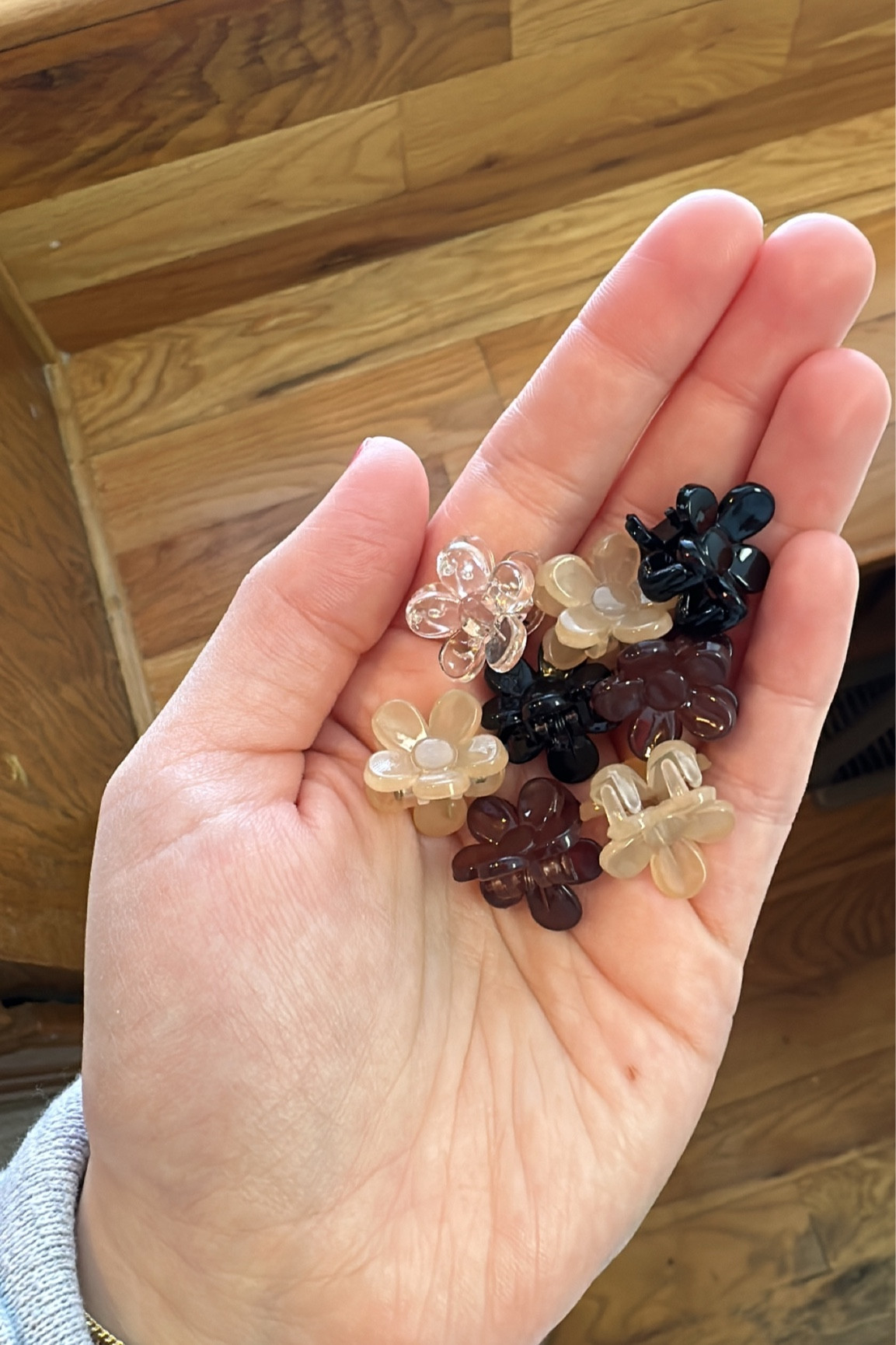 Cutie neutral flower clips for your kids hair!!! Comes in a 20pk for only $5!!!

#LTKkids #LTKbeauty