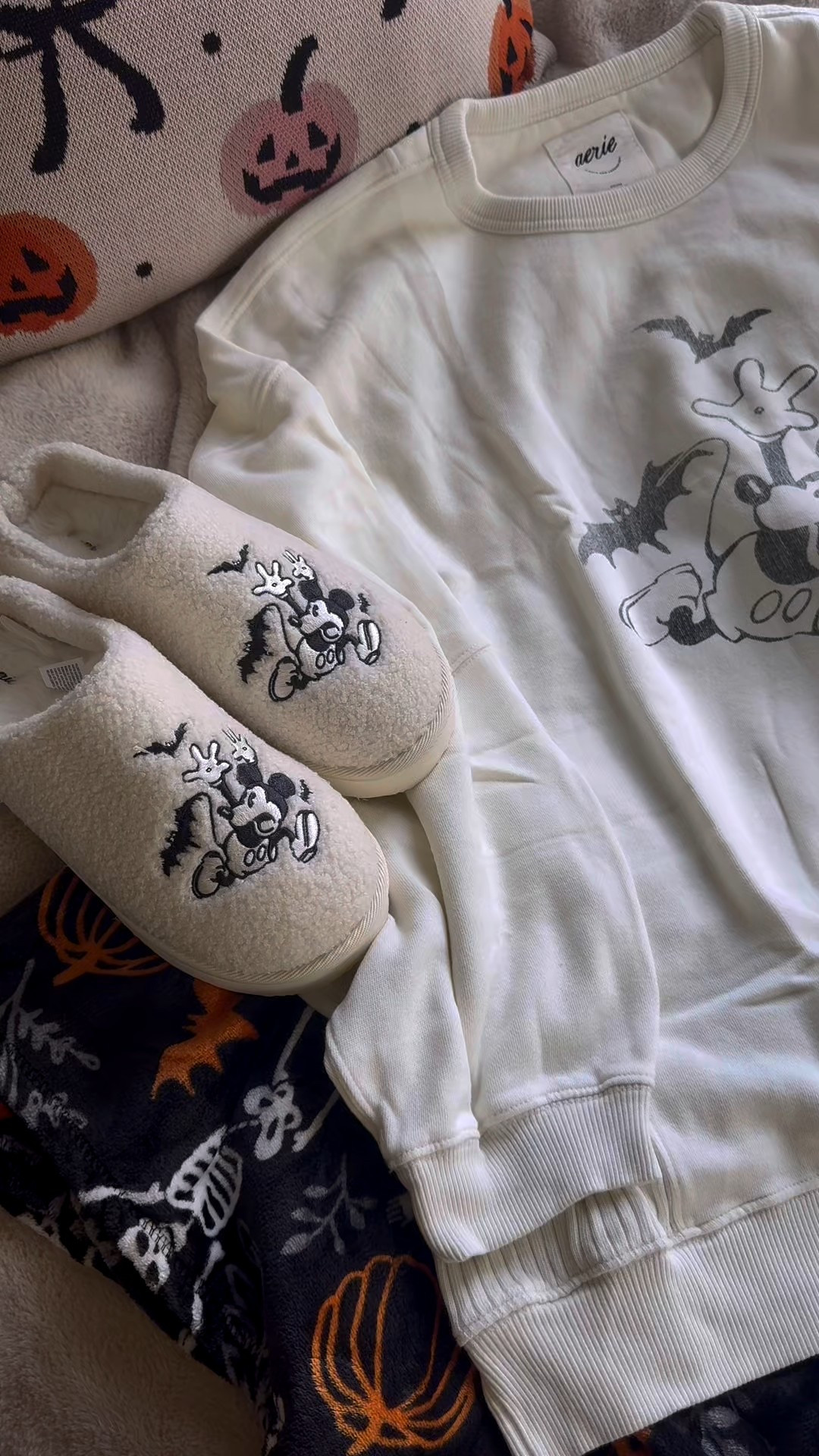 American Eagle / Aerie spooky fall Halloween haul 🦇🍂


#americaneagle #aerie #fallhaul #spookyseason #cozyfall #halloweensocks #halloweencrewnecks #fallslippers

#LTKFindsUnder100 #LTKSeasonal