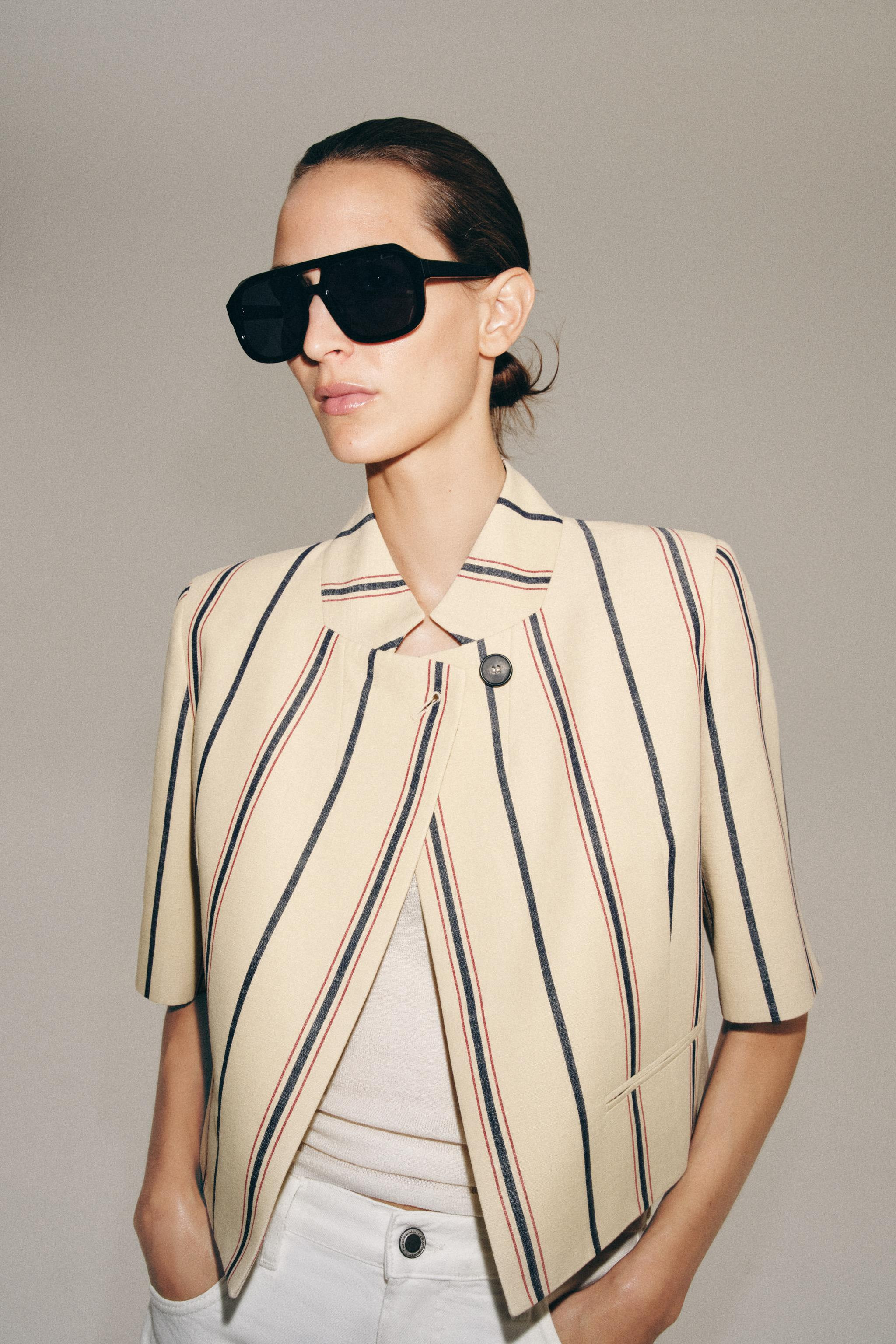 ZARA WOMAN COLLECTIONBlazer made from a cotton blend yarn. Round neck and short sleeves. Tonal in... | Zara US