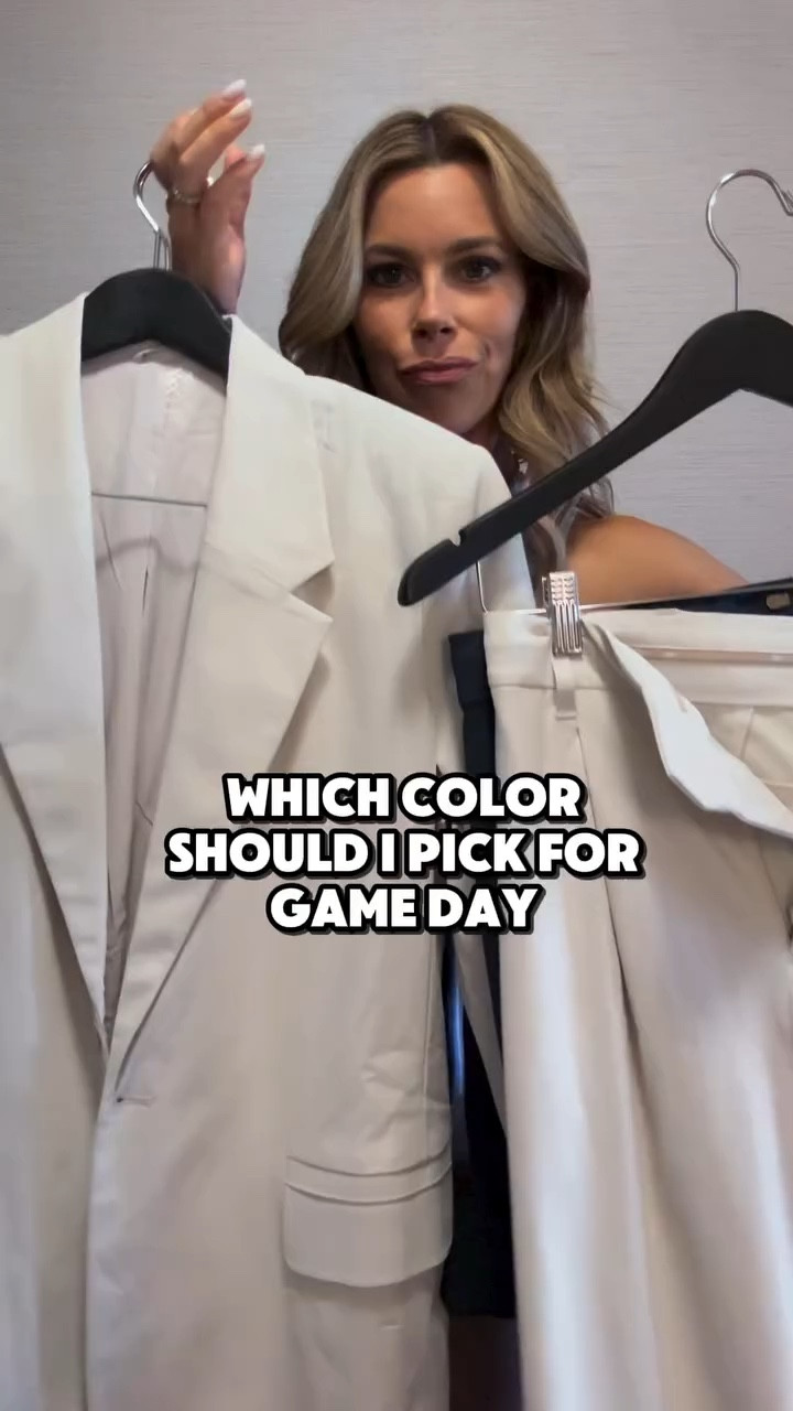 Fun @rhone fit for the sidelines this week! 🤍