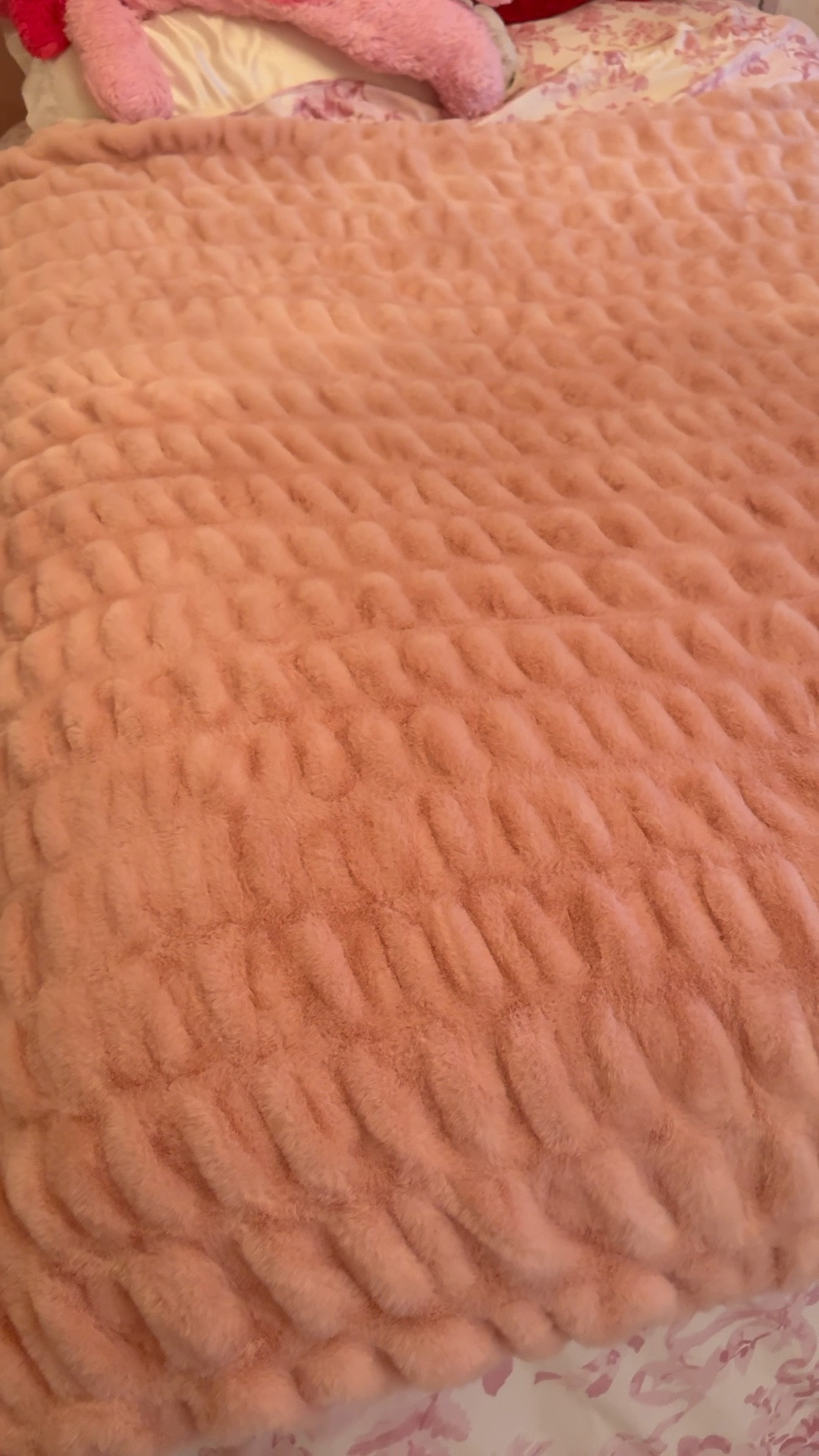 coziest blanket ever!🩷