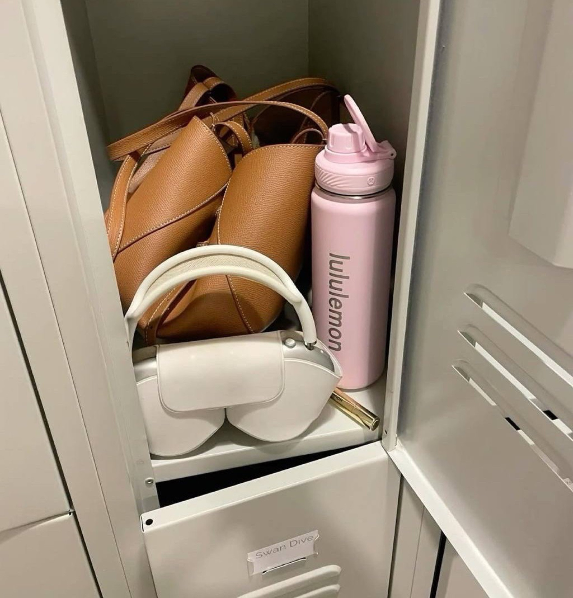 What’s in your it bag, gym locker aesthetic 🎀🩰

#LTKItBag #LTKFindsUnder100 #LTKSaleAlert