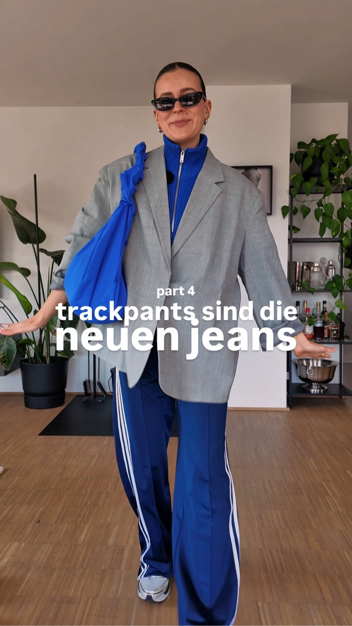 part 4 — wie viel spaß macht es bitte, trackpants zu stylen, wenn man sie mal anders kombiniert? 🌚

ich hab die früher einfach nur angezogen und mich dann jedes mal gewundert, warum’s irgendwie nichts halbes und nichts ganzes ist 🥲

der trick ist wirklich, nicht so viel nachzudenken
sondern sie einfach wie jeans zu behandeln und ein bisschen spaß dabei zu haben

also ganz ehrlich:
stylt ihr eure trackpants wirklich — oder zieht ihr sie einfach nur an? 👀
