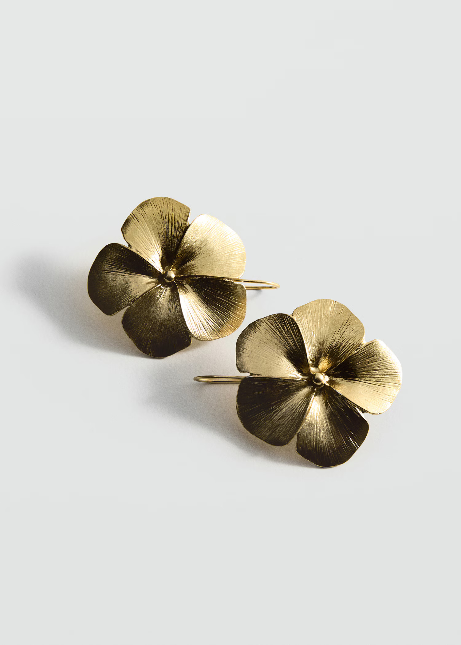 Flower-design earrings - Women | MANGO United Kingdom | MANGO (UK)