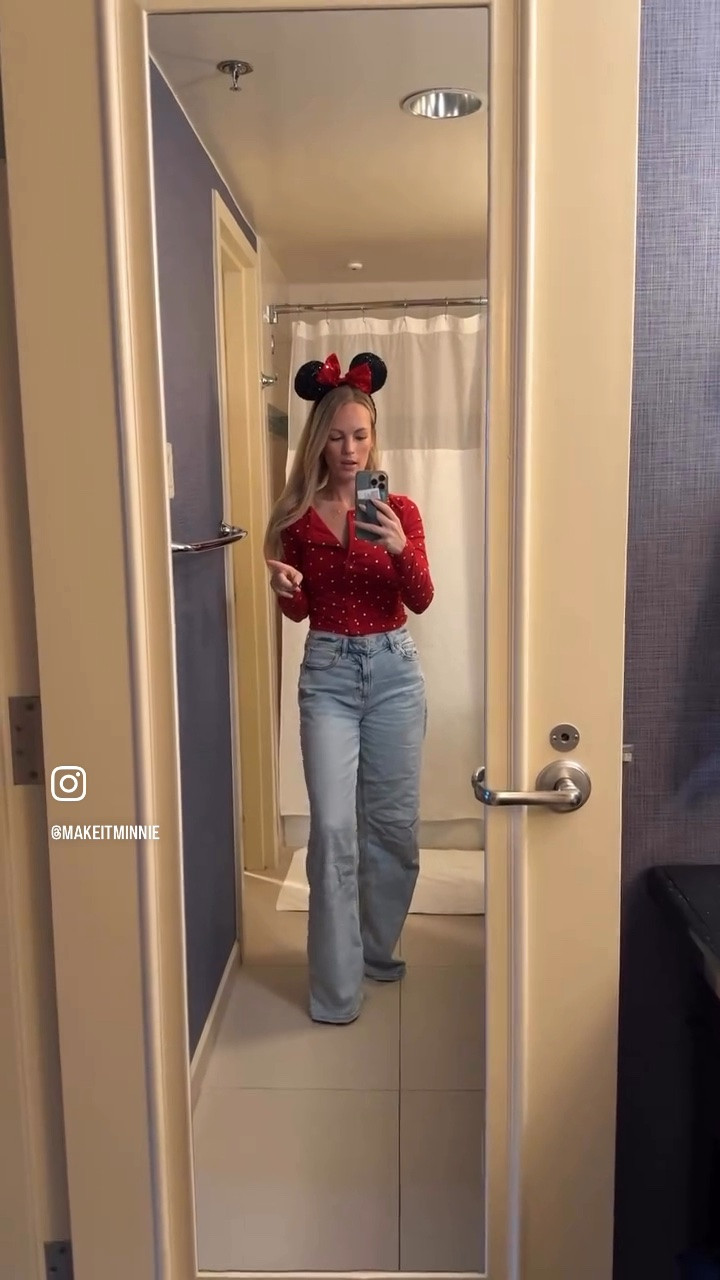 Blue vs Red for Disneyland! Sensational 6 tee or classic Minnie. Both are so good! 

#disneystyle #disneyfashion