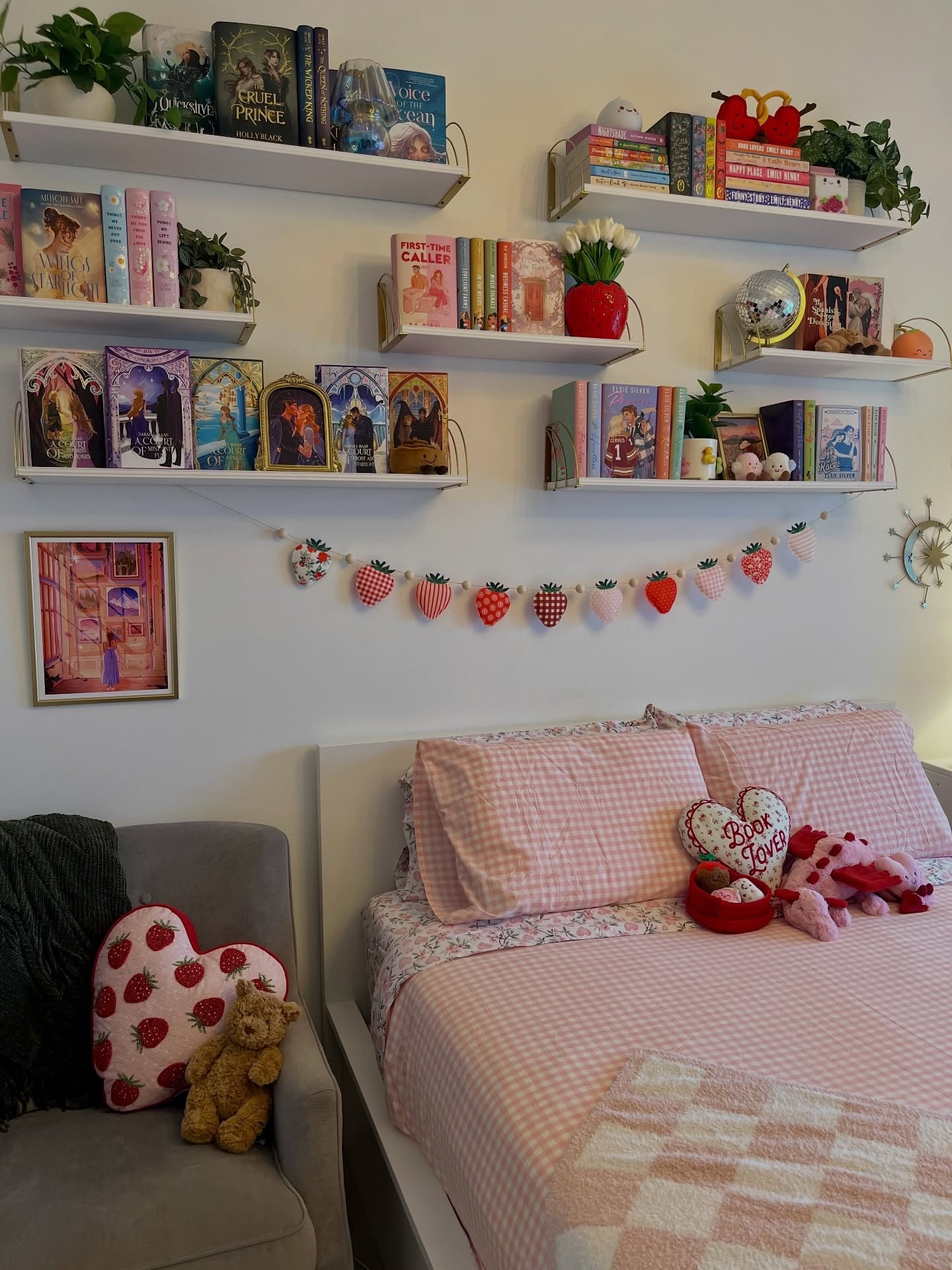 Valentine’s Day room refresh 💕❤️

I couldn’t resist changing out a few things in my room for love month. 🤗💕 I also got a new faux plant for my shelf where there was previously an empty space or holiday decor. If you’ve ever been curious, all of the plants on my shelf are FAKE. I’d be too scared of mold or water damage to put my SE’s on the same shelf as real plants. 🙅🏼‍♀️ Target and World Market are the best places I’ve found for the most realistic and affordable options! 

I signed up for a bookish Galentine’s event this week and I’m real excited!

Q: Do you have any plans to celebrate Valentine’s Day? 

#valentinesday #bookstagram #bookshelves #shelfie #valentinesdaydecor

#LTKHome #LTKValentine #LTKU