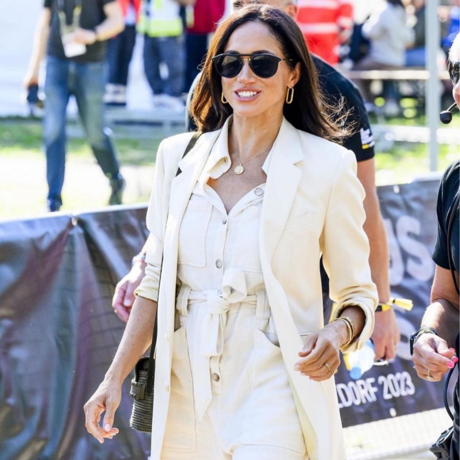 Look up in the dictionary the perfect way to style this #Zara jumpsuit and this picture of #MeghanMarkle will appear 😍

#LTKstyletip #LTKover40 #LTKfindsunder100