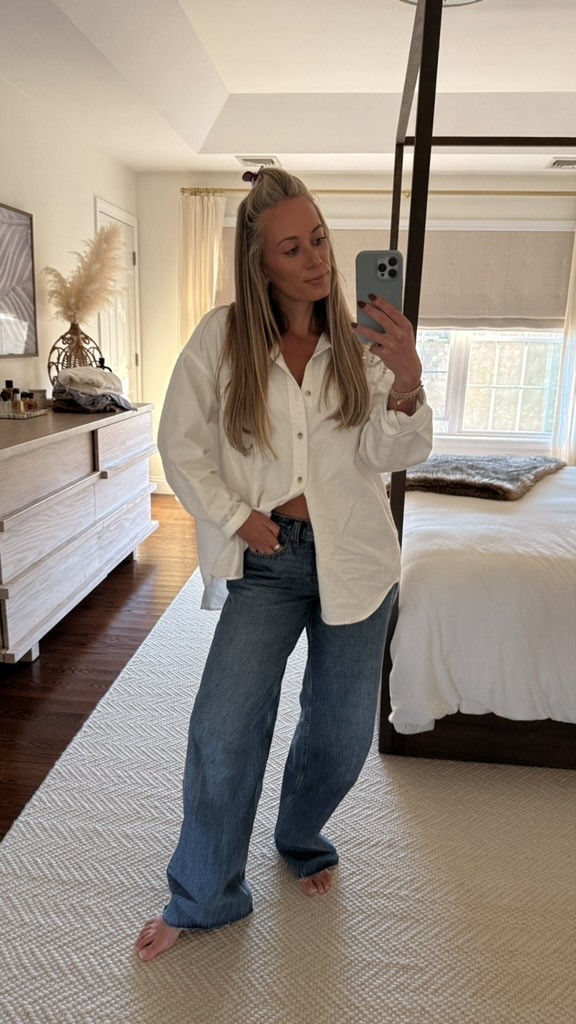 The low rise ultra loose @abercrombie jeans paired with the @Aritzia oversized denim top