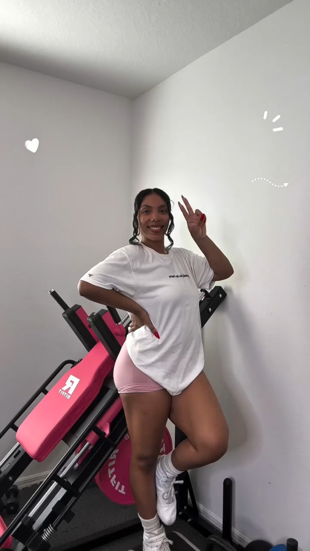 Happy Hump Day Beautiful People. 

Leg press @ritfit.sports @ritfit.partnership 
Hip thrust @gmwdfitness 
Pull up bar @fedfitness.global (link in bio) 

Pump cover @rocfitworld use code DEVYN15 to save.
