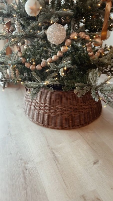 Save 30% on my tree collar! It’s the prettiest wicker color 😍🎄

Christmas tree
Holiday home
Studio McGee

#LTKHoliday #LTKsalealert #LTKunder100