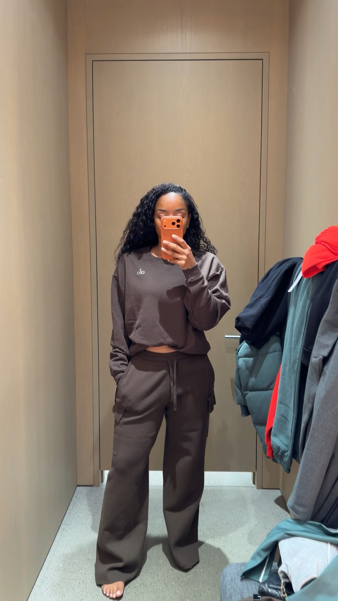 This cozy Alo set is everything! Perfect for a cozy day at home or an errand run!🤎

#LTKBeauty #LTKootd #LTKgrwm