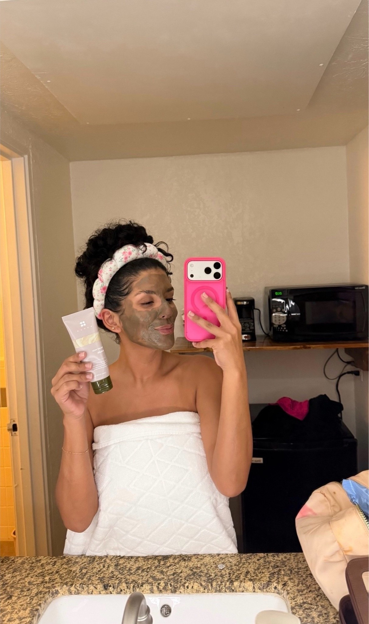 ✨Self-care mode: ON 🤍 Nothing better than a little skincare, a fresh face mask, and a few quiet moments to reset after a busy day.

#SkincareRoutine #SelfCareMoments #BeautyFavorites #GlowUpRoutine #SkincareLover #PamperYourself #LTKBeauty #BeautyFinds #NightRoutine #HealthySkin

#LTKdayinmylife #LTKselfcare #LTKmorningroutine