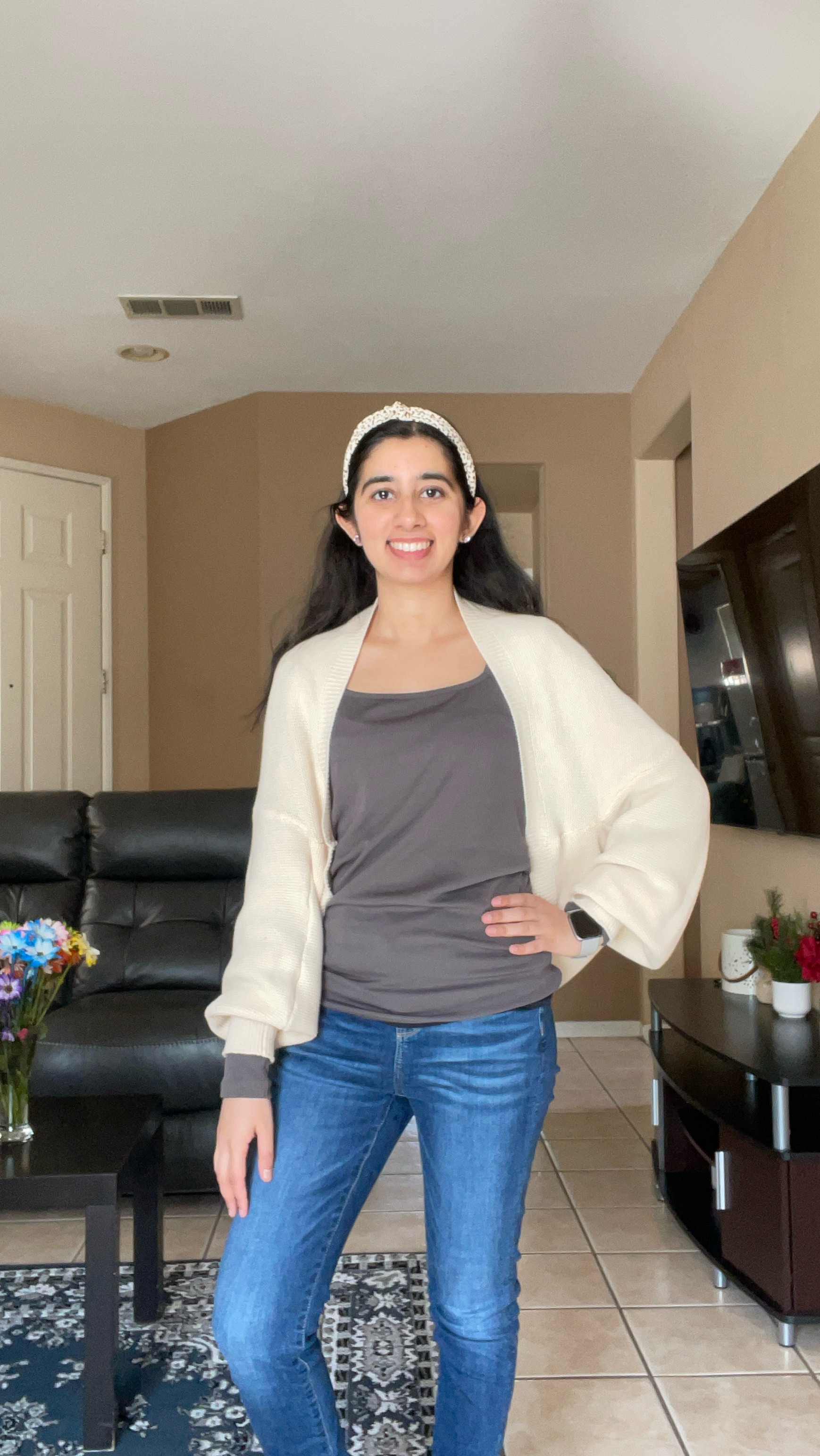 another teacher fit for a busy weekday. Love my American eagle jeans - they’re super comfy. My grey top is sold out so I tried to link similar styles 