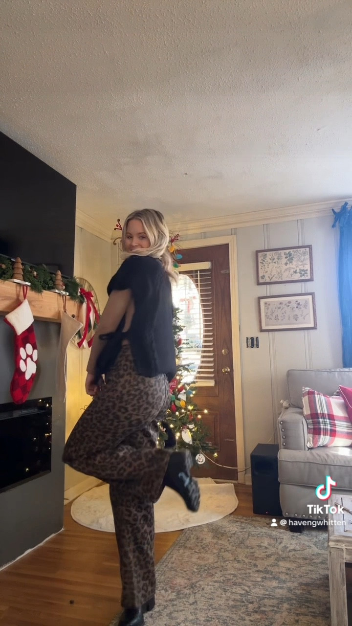 Todays ootd 🤎

#LTKFindsUnder50 #LTKCyberWeek #LTKStyleTip