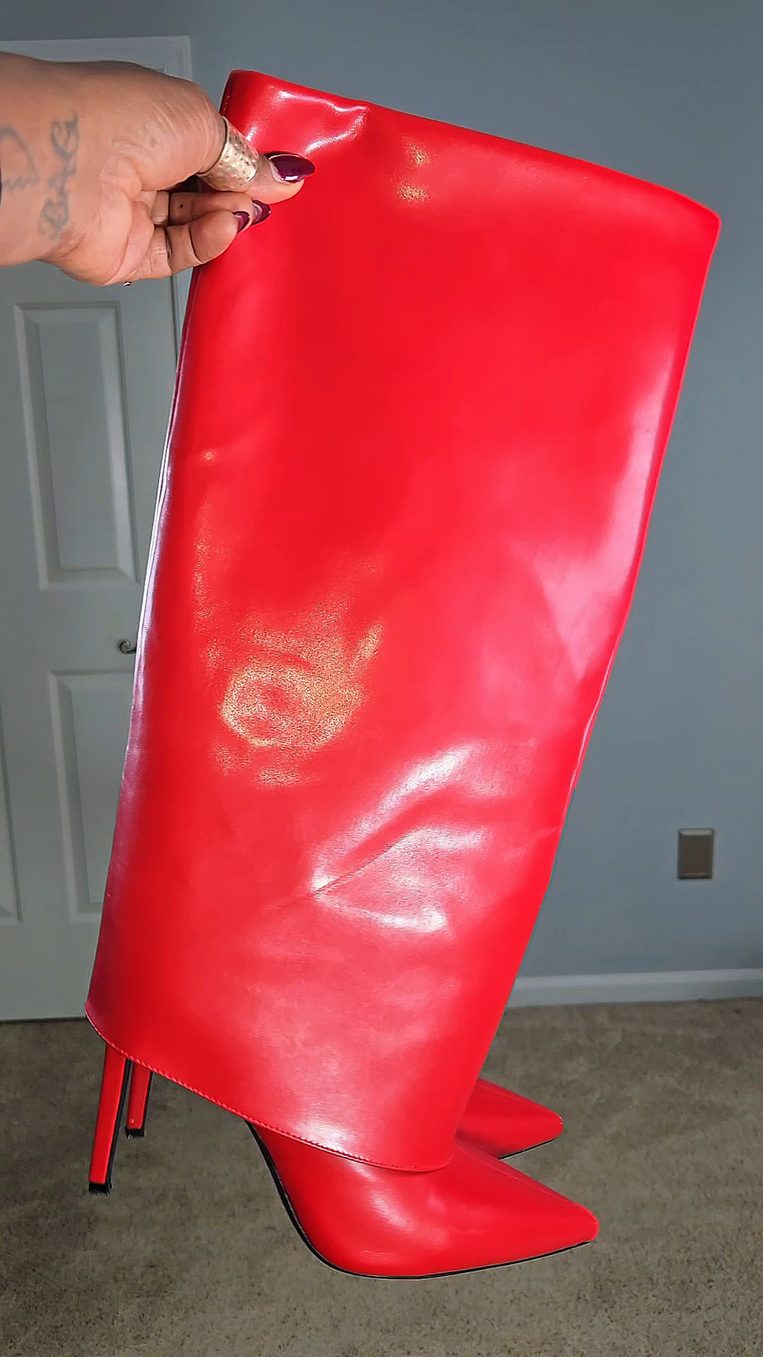 A Pop of Red

#LTKgrwm #LTKootd #LTKOver40