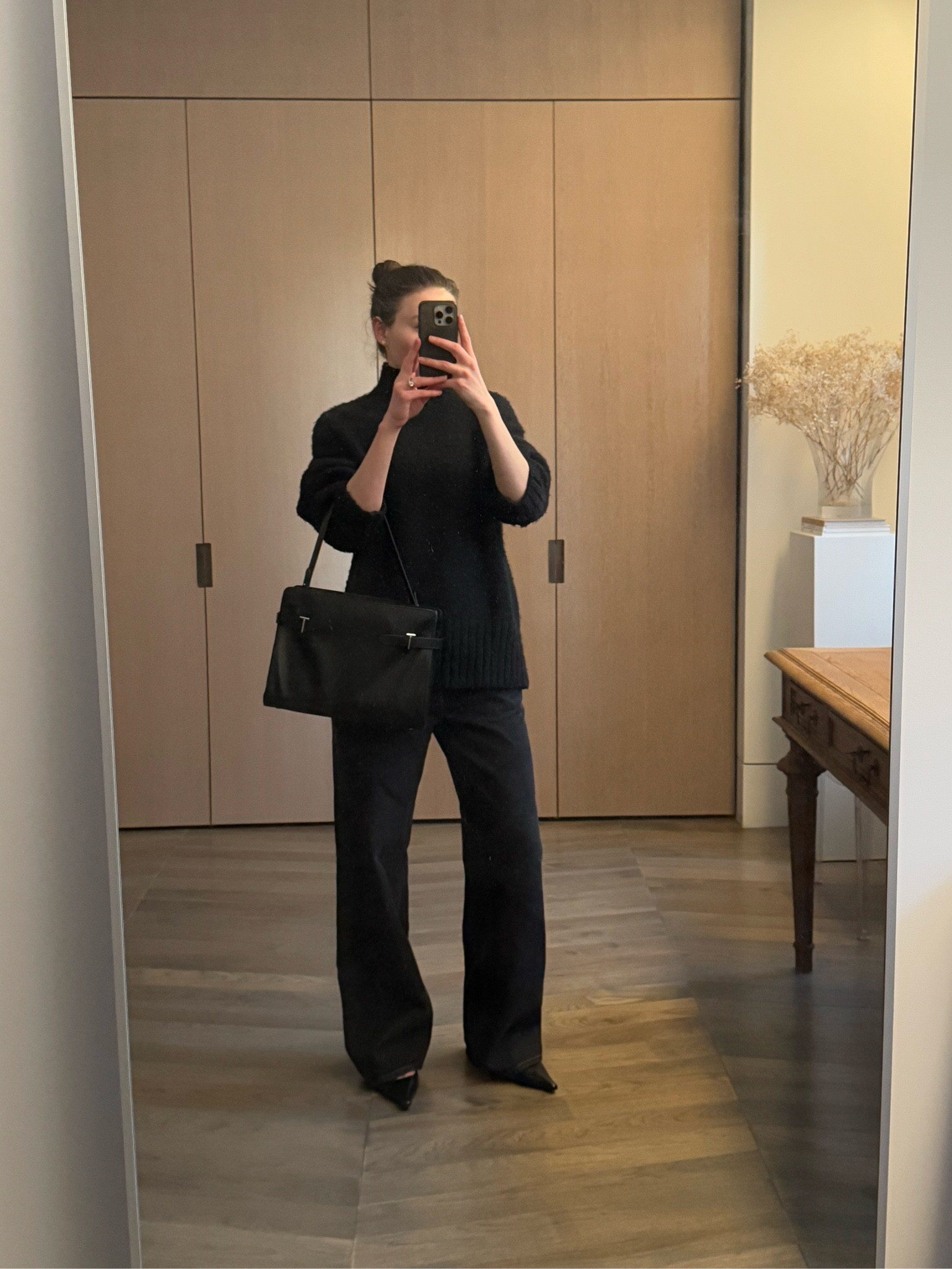 Still dabbling in low rise but the bag and shoes are here to stay 

#LTKShoeCrush #LTKStyleTip #LTKItBag