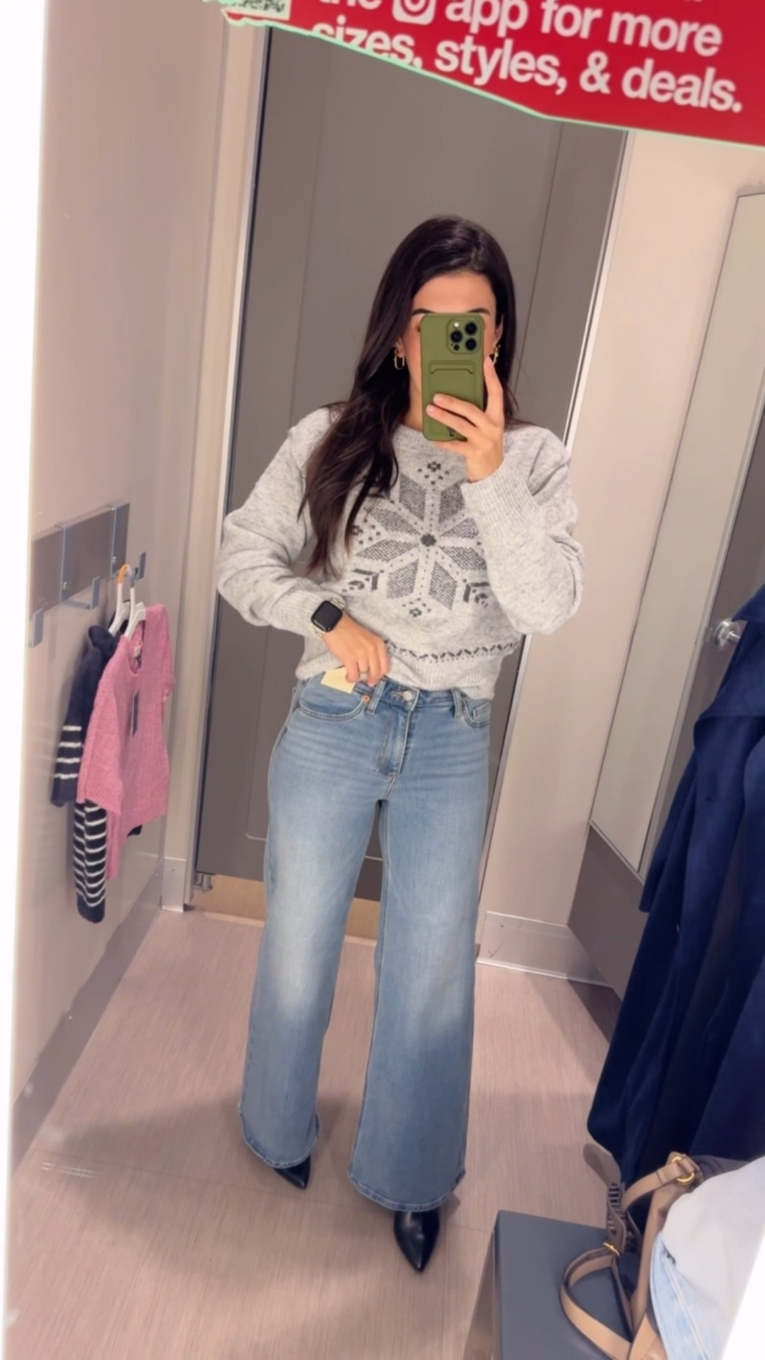 Target outfit idea ⬇️⬇️
•Jeans in size 4
•Sweat-shirt in size S

#LTKHoliday #LTKGiftGuide #LTKFindsUnder50