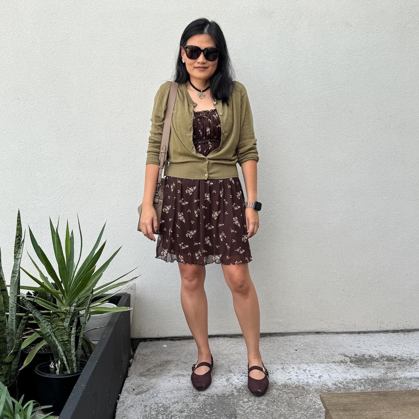 I went to Nike with the hubs today, and I grabbed a brown hoodie, a brown sweater, brown shoes, and asked them for brown knee high socks in my size …. then I saw this brown jacket in the men’s section and made hubs try it on. “What is your obsession with this color right now?” 

Broooooooooooowwwwwwwwnnnnnn!!! 😝

𝐎𝐔𝐓𝐅𝐈𝐓 𝐃𝐄𝐓𝐀𝐈𝐋𝐒:
Shoes: @dolcevita ; Dress: @nordstromrack ; Cardigan: @hm

#osipdressweek #petitestyle #fallfashion #fallstyle #fallinspo #falloutfits #falloutfitideas #brownandgreen #falltransition #falltrends #chocolatebrown #balletflats #maryjanes #outfits

Dresses challenge, petite style, chocolate brown fall trend, fall inspiration, fall transition style, Mary Jane flats, real outfit