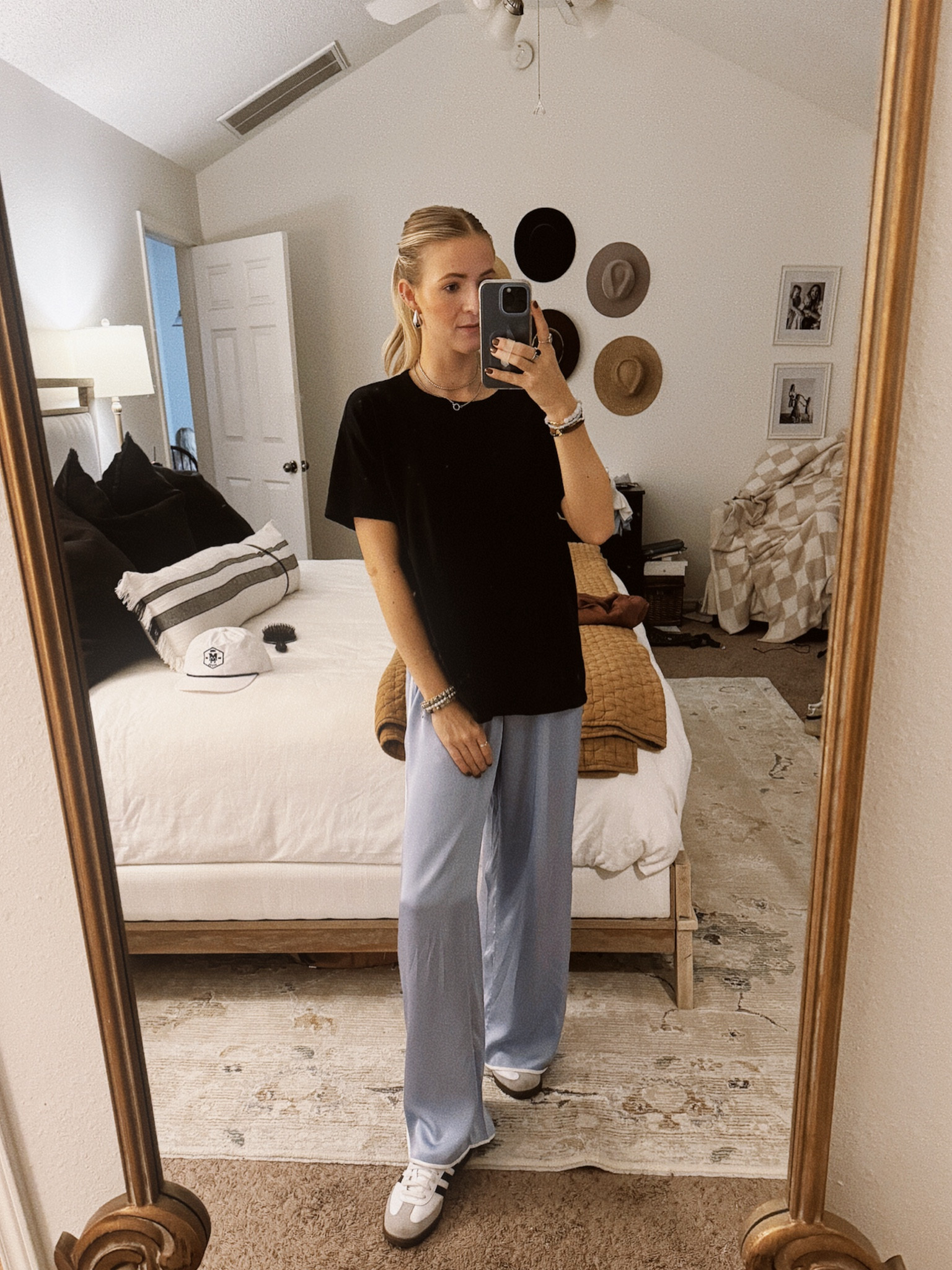 These pants are 25% off right now and soooo good 

#LTKSaleAlert #LTKFindsUnder50