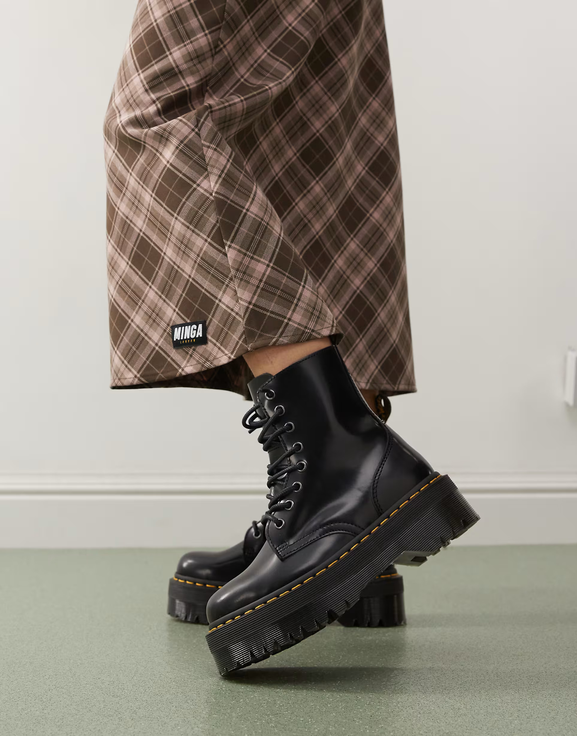 Dr Martens Jadon 8-Eye Smooth Leather Platform Boots | ASOS | ASOS (Global)