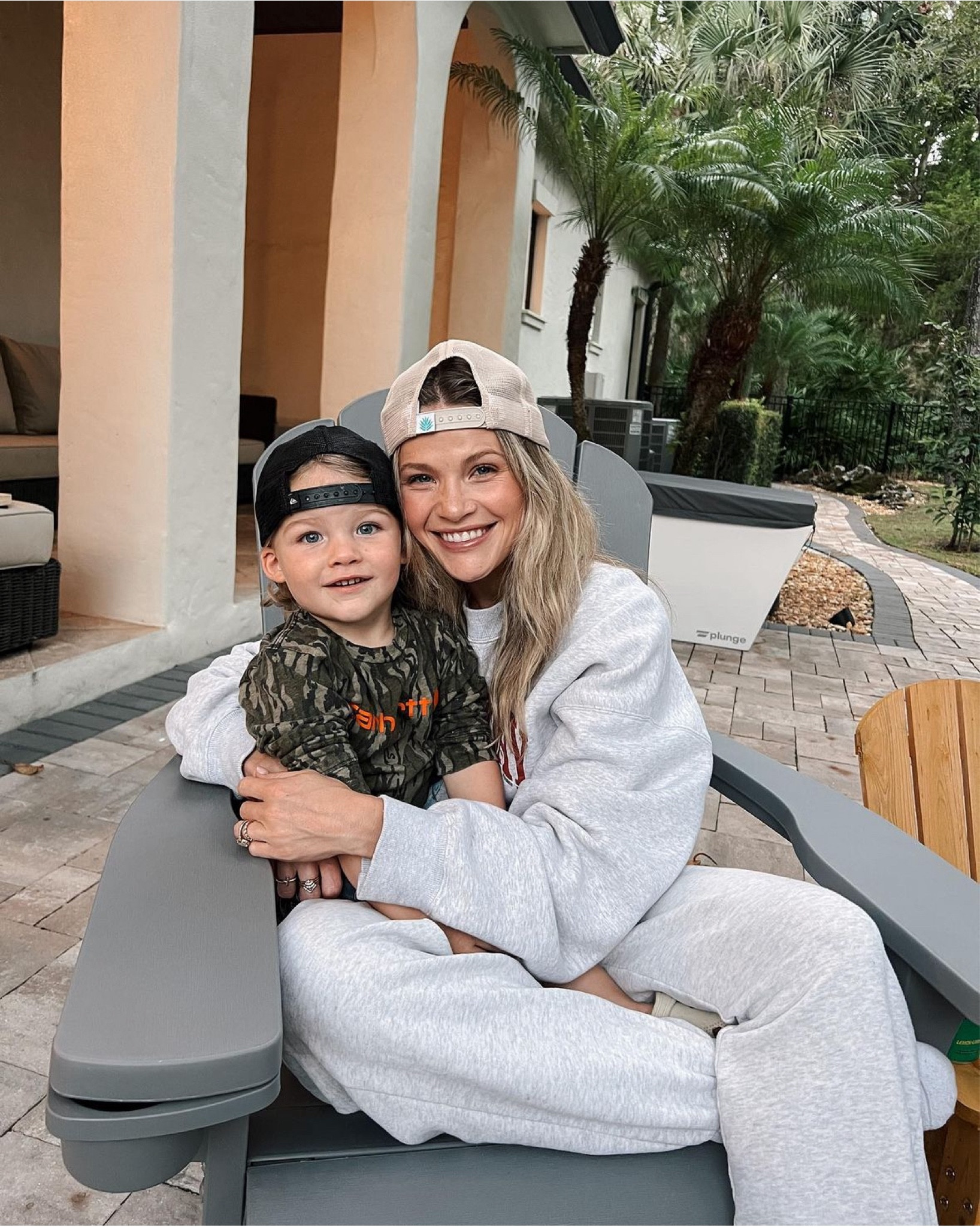 you guys know, I love my comfy, oversized, crewneck, and hoodies from Abercrombie! They are having a sale on all NFL items! 

Abercrombie sale l NFL sale