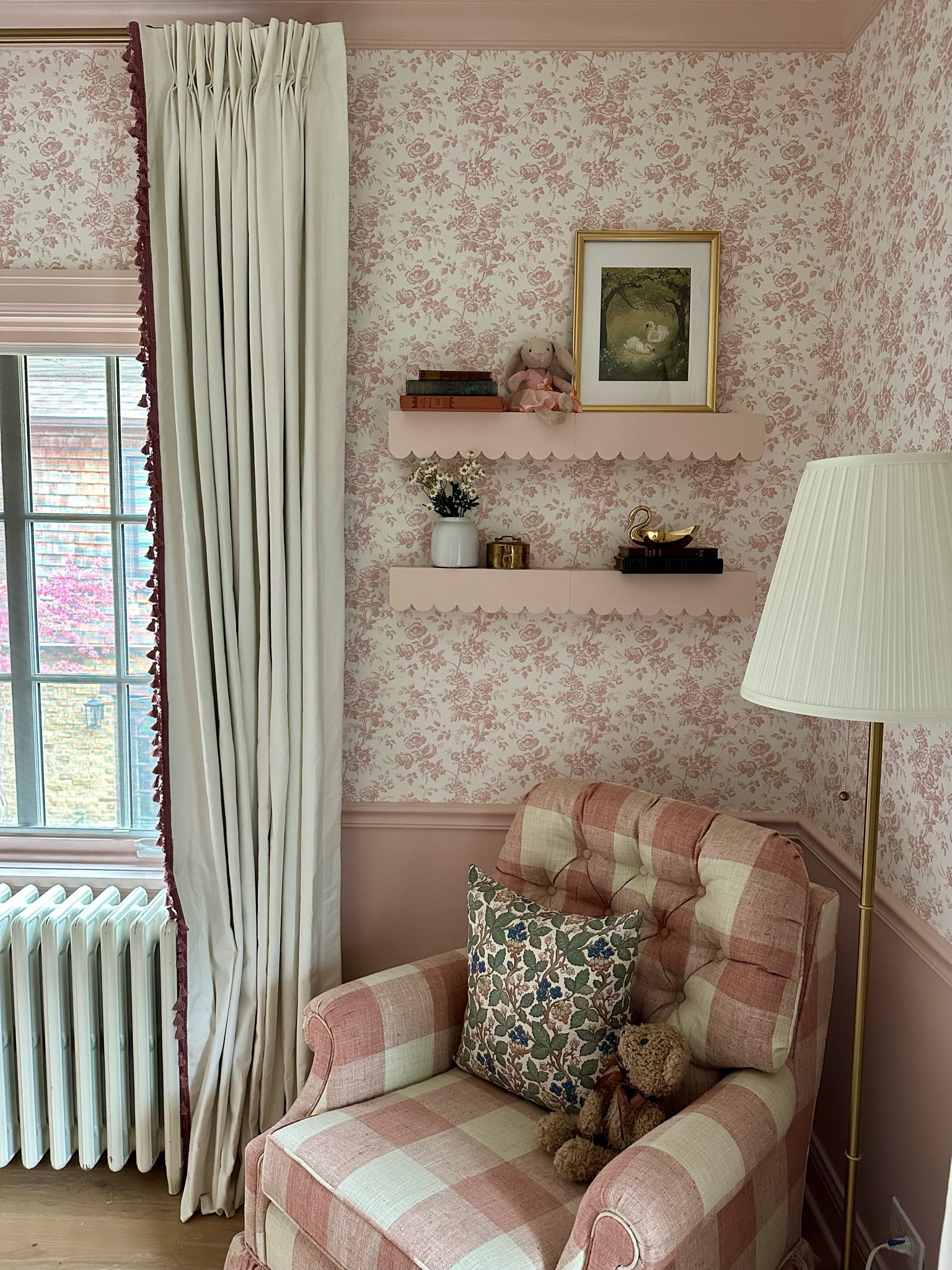 nursery Reading corner details, scalloped floating shelvess