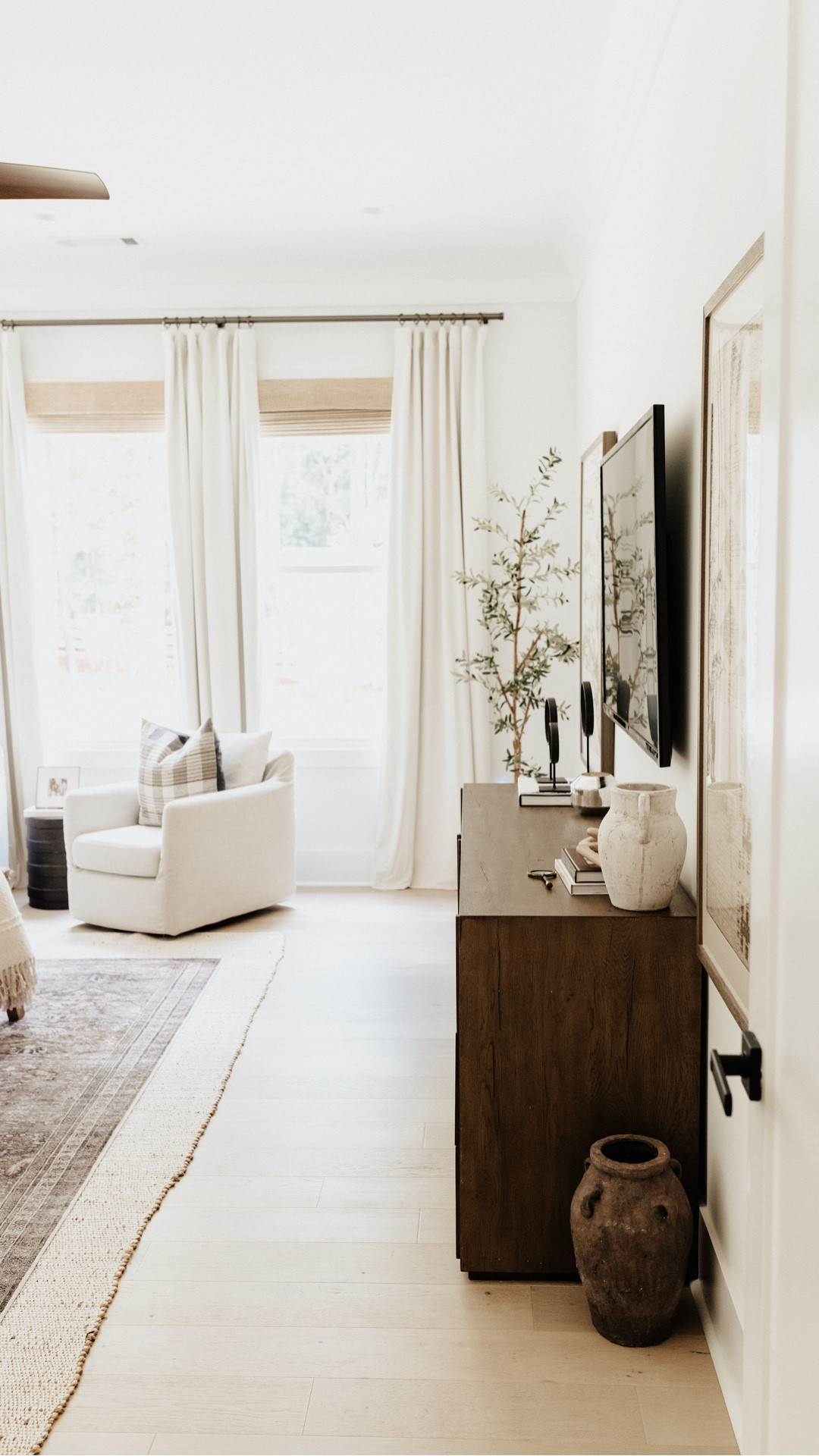 Unfortunately for me (and my kids), my happiness is directly tied to our home looking like no one actually lives here 😂 They always tell me that’s what it looks like — but little do they know, that’s the ultimate compliment.

Anyone else feel the same way? 🙋‍♀️

We love keeping our home clean, and love the neutral tones in our bedroom and the rest of our home! 

 

#LTKHome