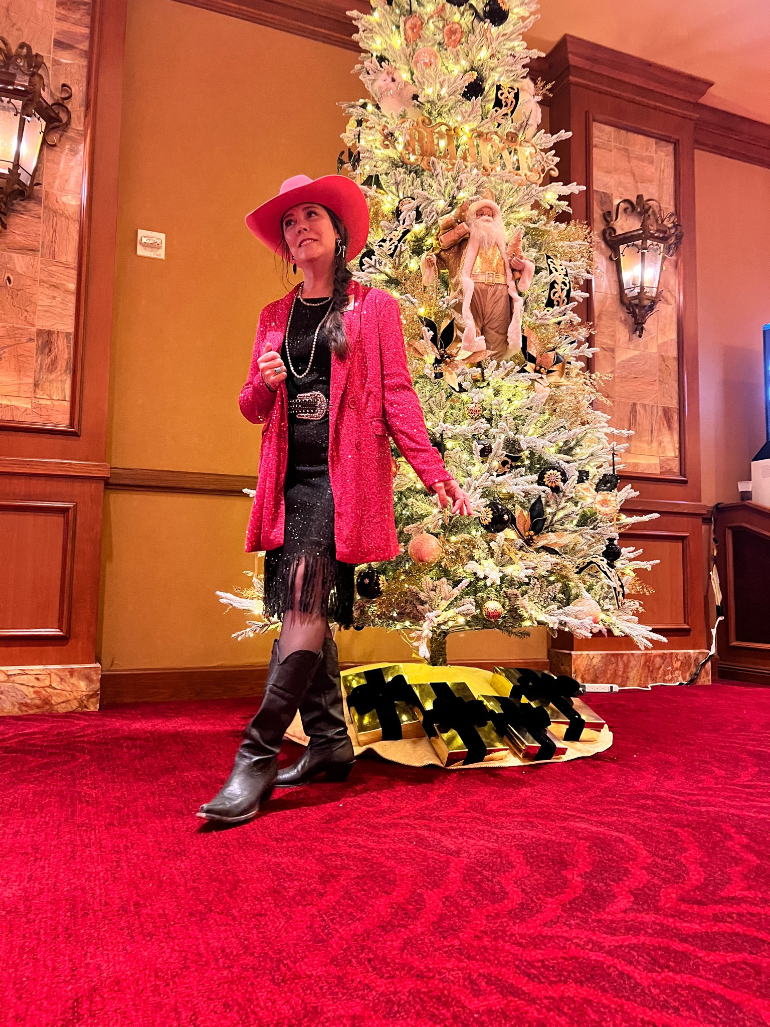 Hey baby, let’s go to Vegas. Also, if you are like me and don’t like your legs, wear black pantyhose, it solves all the problems #westernfashion #NFR

#LTKU #LTKSaleAlert #LTKHoliday