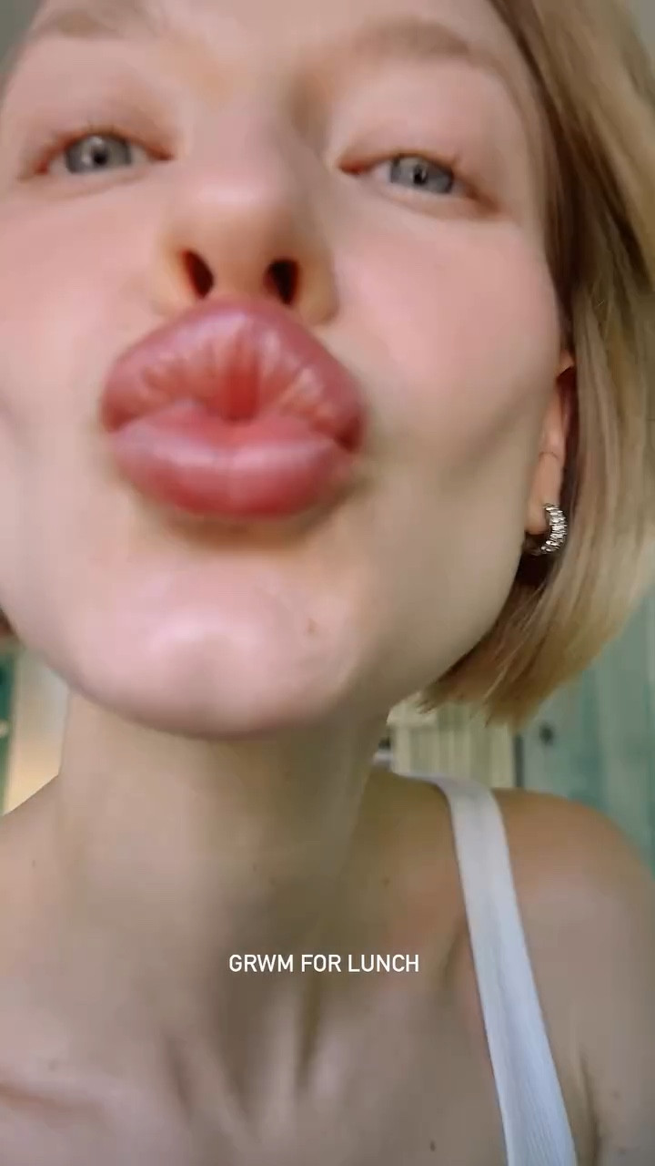 GRWM FOR LUNCH  @FARAHOMIDIBEAUTY 
@RHODE 
@HAUSLABS 
@ISCLINICAL 
@KOSAS 
@MPHBEAUTY 
@DOMDOMHAIR 
@ISAMAYABEAUTY 
@ROZHAIR 
@T3MICRO 
 @LAURAMERCIER