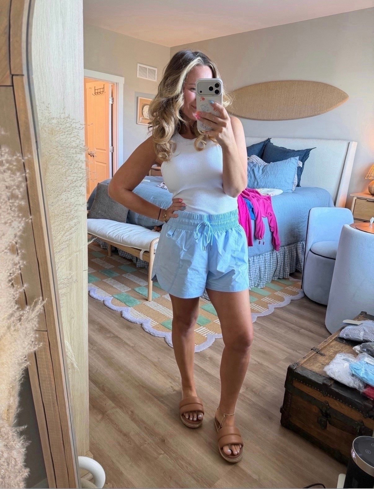 ☁️ Blue skies, comfy shorts, and an outfit that feels like summer. These lightweight pull-on shorts are the kind of piece you’ll reach for on repeat—easy, flattering, and perfect for everything from errands to beach days. Paired with a simple tank and sandals for an effortless look that just works. 💙