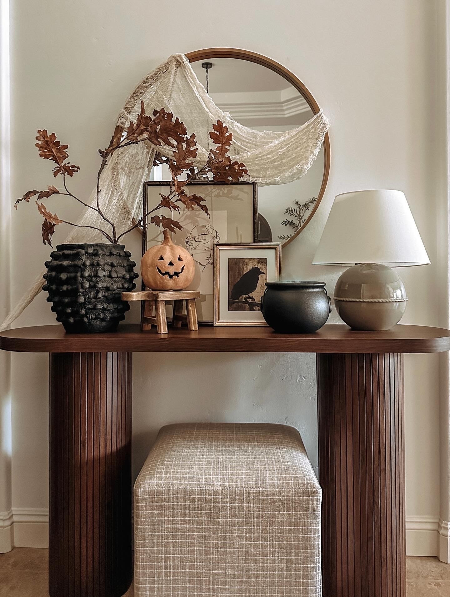 Entryway details 🖤

#LTKStyleTip #LTKSeasonal #LTKHome