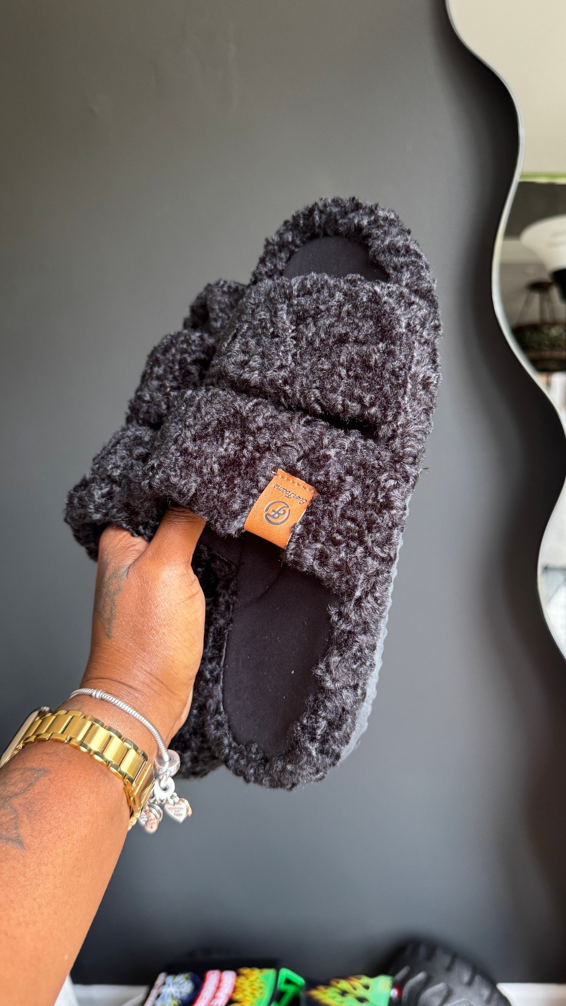 These fluffy black slippers are so comfortable! Perfect for moving around the house. 🖤




#LTKShoeCrush #LTKFindsUnder50 #LTKStyleTip