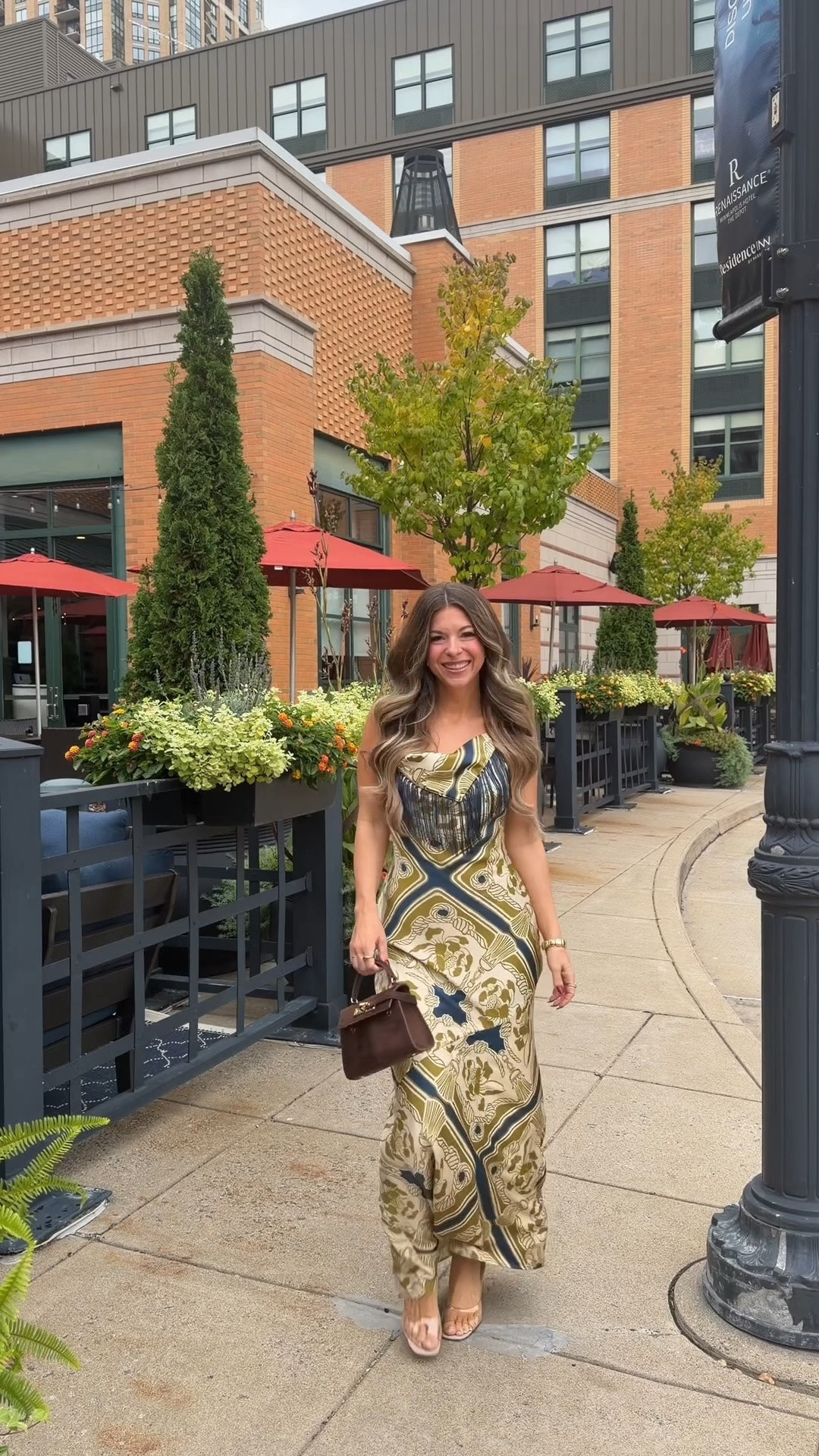 blue and gold scarf-print sleeveless slip dress for the perfect wedding weekend 💍

I’m 5’4” and wear a size small/2 

fall wedding guest dresses, wedding guest dresses, cocktail dresses, semi-formal dresses, black tie wedding guest dresses, destination wedding guest dresses, garden party dresses, wedding guest outfit ideas, family photo outfits, wedding guest dresses, wedding guest outfit ideas
