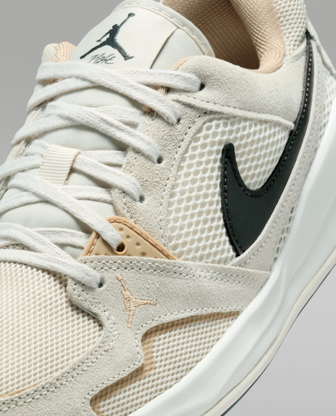 If you’re looking for an everyday sneaker that goes with everything — these are it 🤍
Clean, neutral, and SO comfortable.

✔️ Lightweight + breathable
✔️ Cushioned but not bulky
✔️ Easy to dress up or down
✔️ Perfect for errands, travel, and daily wear

I linked the exact sneakers in my LTK 👟
👉 Link in bio + comments

#SneakerStyle #EverydaySneakers #NeutralStyle #LTKFinds #CasualOutfits 