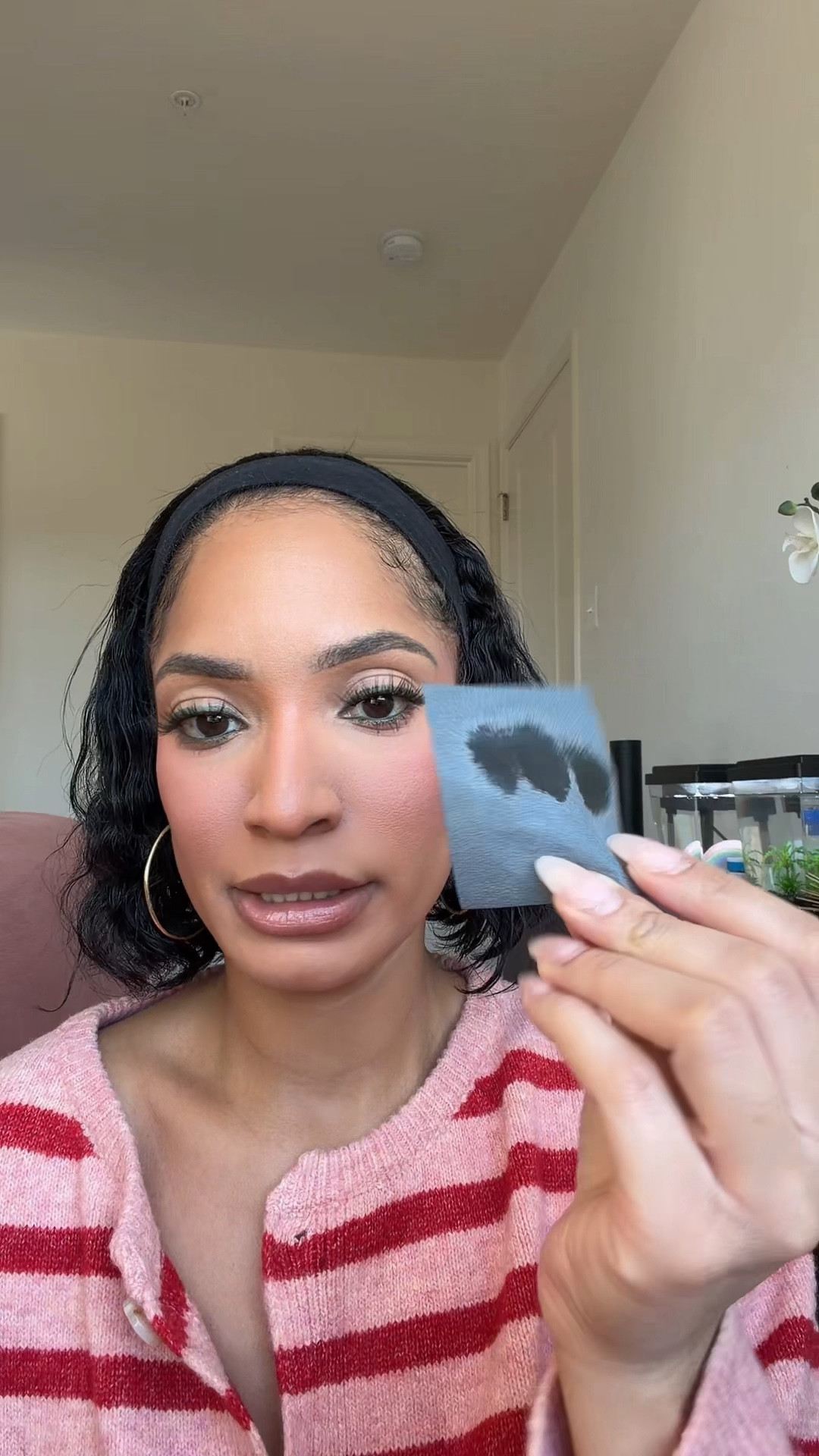 Magnet oil blotting setting sheets
Beauty routine
Over 40 makeup
Oily skin

#LTKOver40 #LTKBeauty