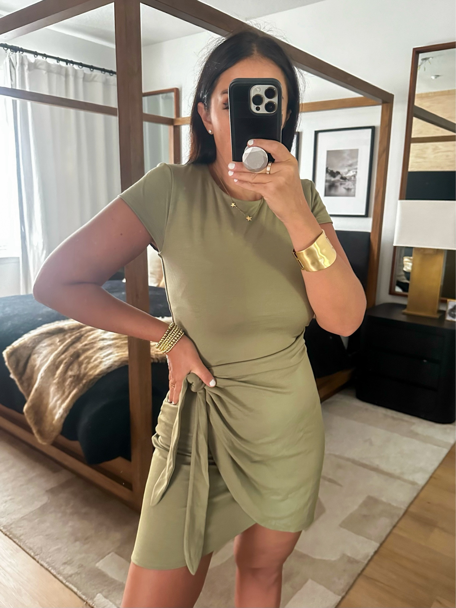 Jessica Simpson Samhita Women's Sandals & Flip Flops Gold Size. New Lune Dress
Wearing Size Medium. 