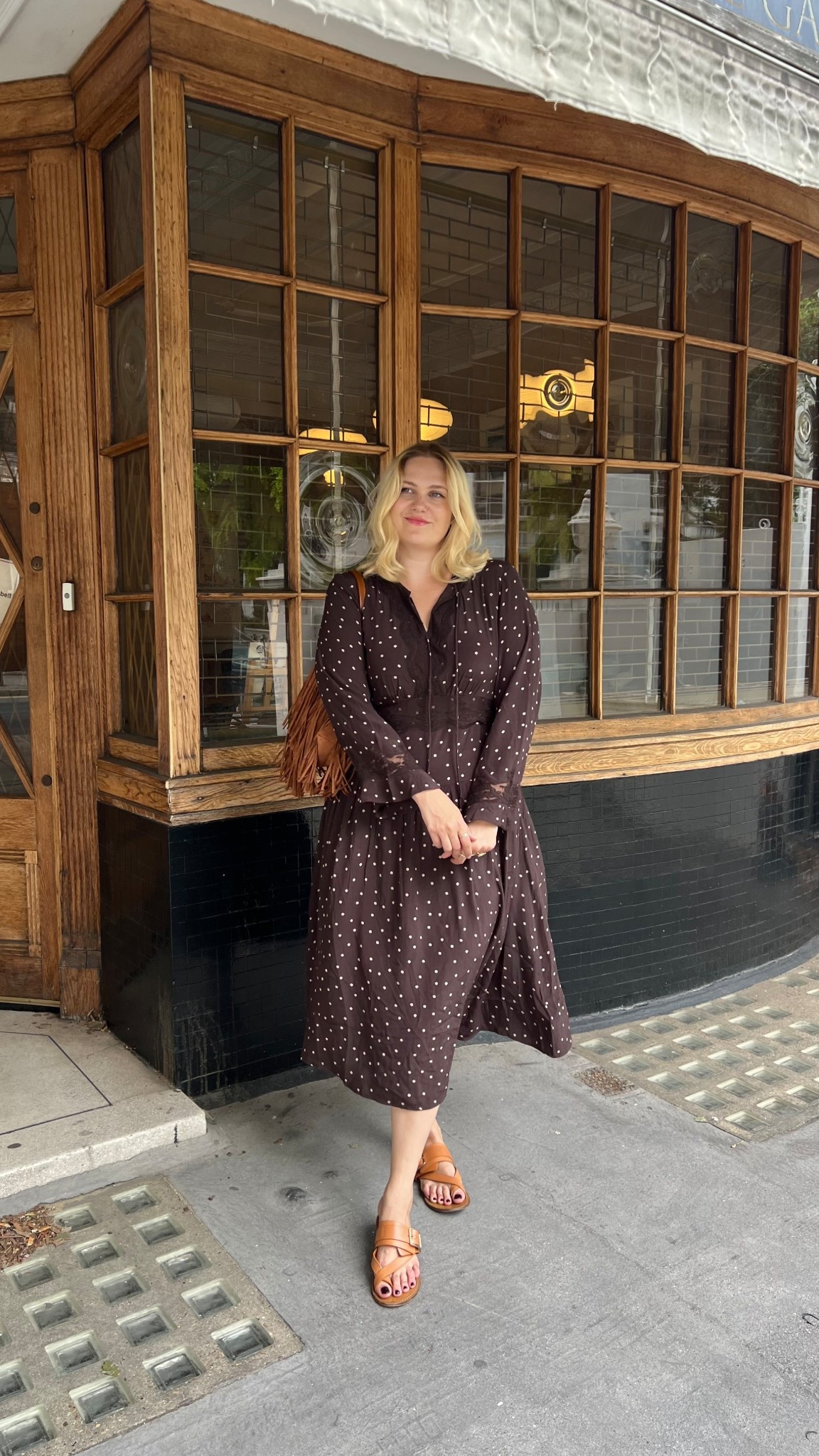 2/10 days of transitional outfits - CURVY CHIC edition

Midi dress and fringe bag 💛

#LTKmidsize #LTKcurves #LTKautumn