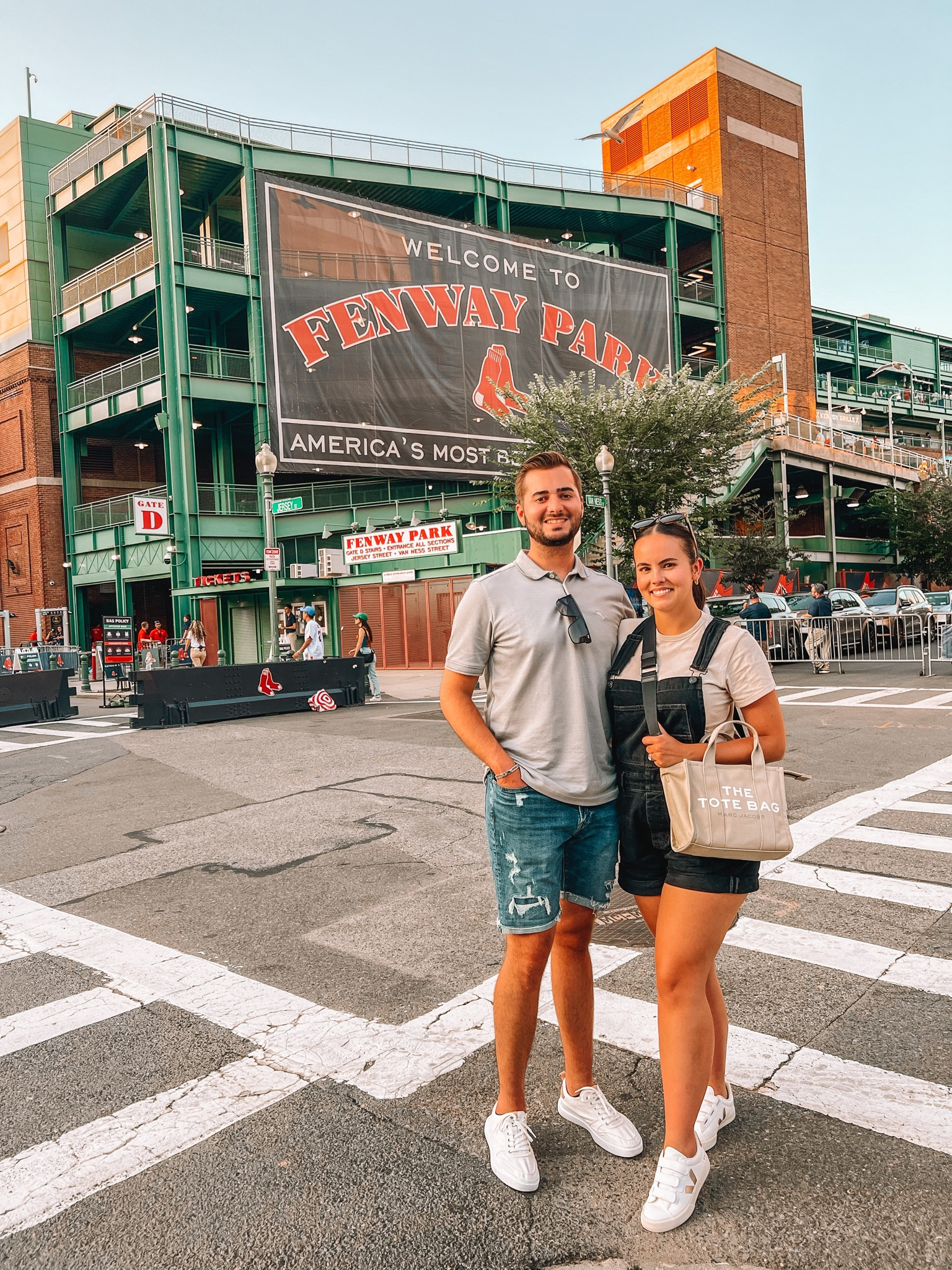 Neutral style, travel style, Marc Jacobs tote bag, free people shortalls 😍

#LTKtravel #LTKitbag #LTKstyletip