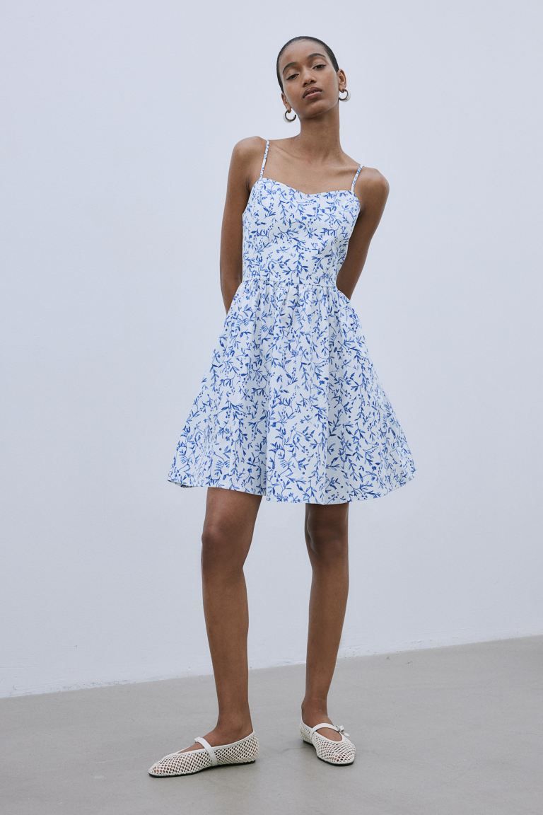 Cotton Dress with Flared Skirt - Sweetheart Neckline - Sleeveless - White/blue floral - Ladies | ... | H&M (US + CA)