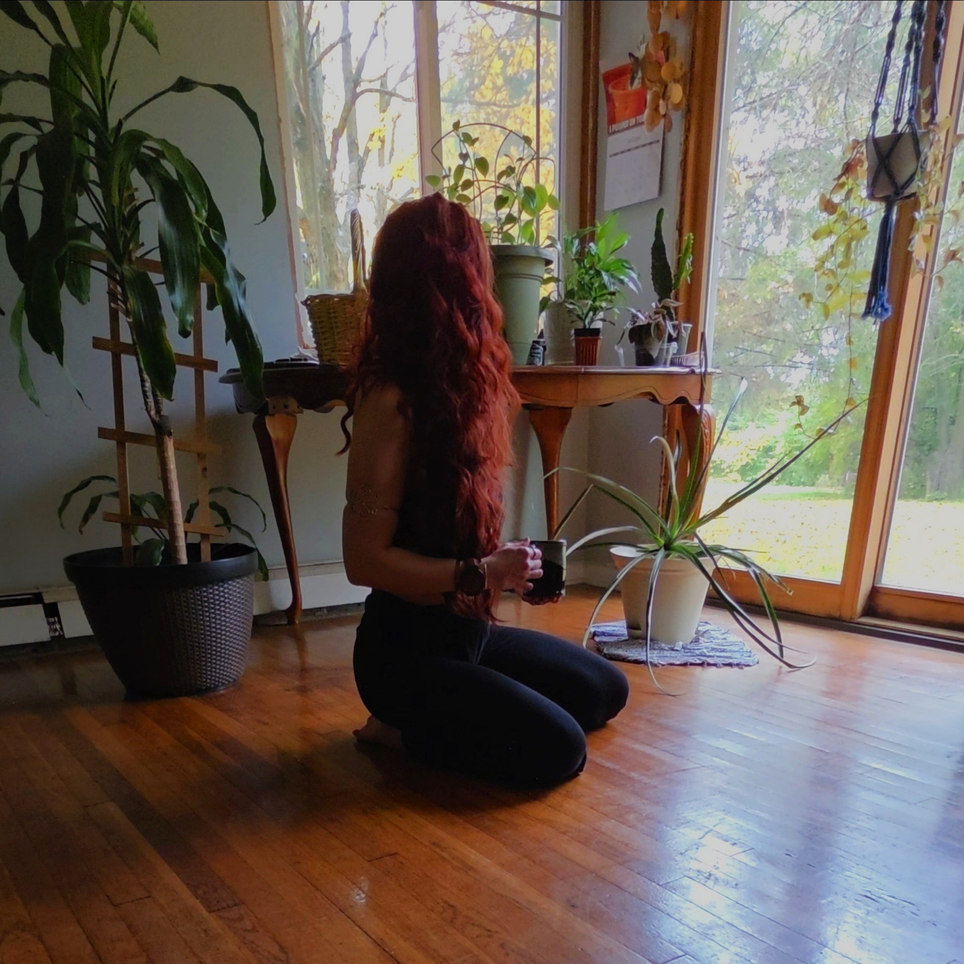 Morning light, plants, and a warm mug. Linked the pieces that make my rituals feel grounded.Yoga, coffee break, houseplants, earthy lifestyle, cozy lifestyle, red hair, morning routine, nature inspired home, home decor, mindful living

#LTKdayinmylife #LTKootd #LTKActive
