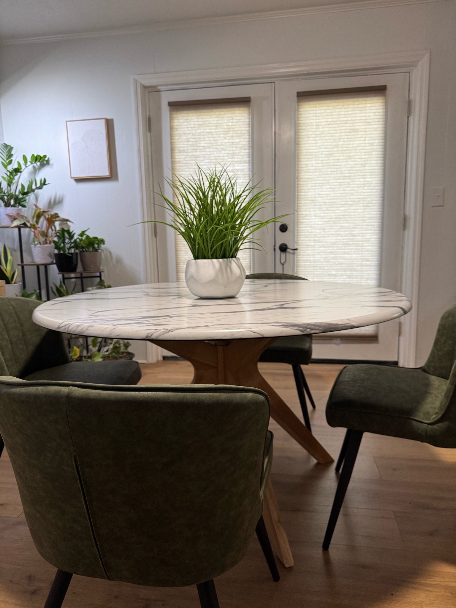 A sweet dining space with a pop of color. 