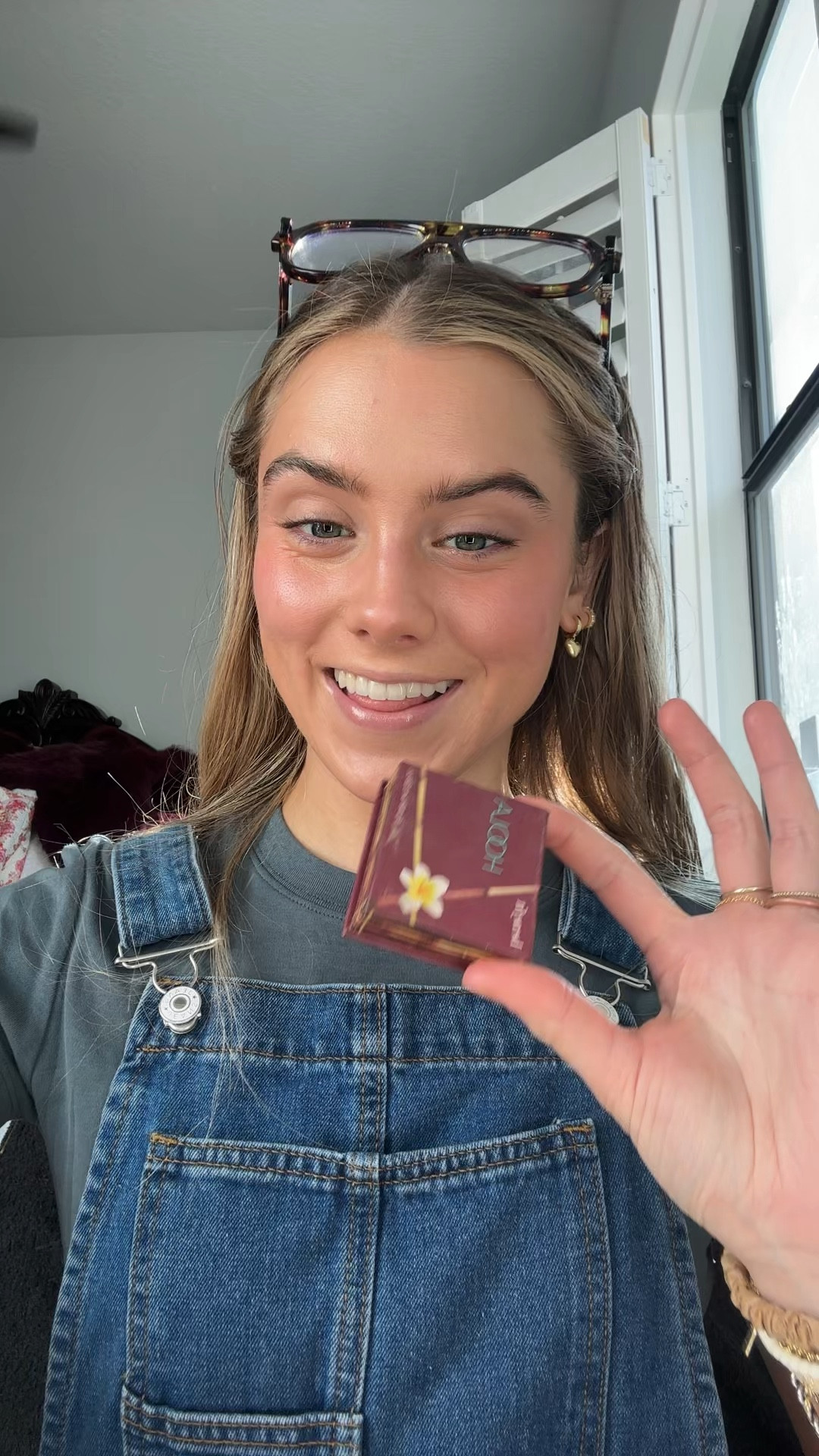 Benefit cosmetics Hoola powder bronzer with the benefit cosmetics cookie powder highlighter. the newest beauty hack by @Benefit Cosmetics is this snickerdoodle makeup trend using the hoola bronzer and adding the cookie powder highlight on too 🤩✨ this gives your skin such a pretty golden glow im obsessed but even better i did this hack on my eyes as an eyeshadow!! 

#benefitcosmetics #hoolabronzer #bronzer #bronzertutorial #bronzertips #bronzerhack #cookiehighlighter #powderhighlighter #benefitpartner #benefitclubpink #snickerdoodle #snickerdoodlehack #snickerdoodlemakeup

#LTKHoliday #LTKBeauty #LTKWatchNow