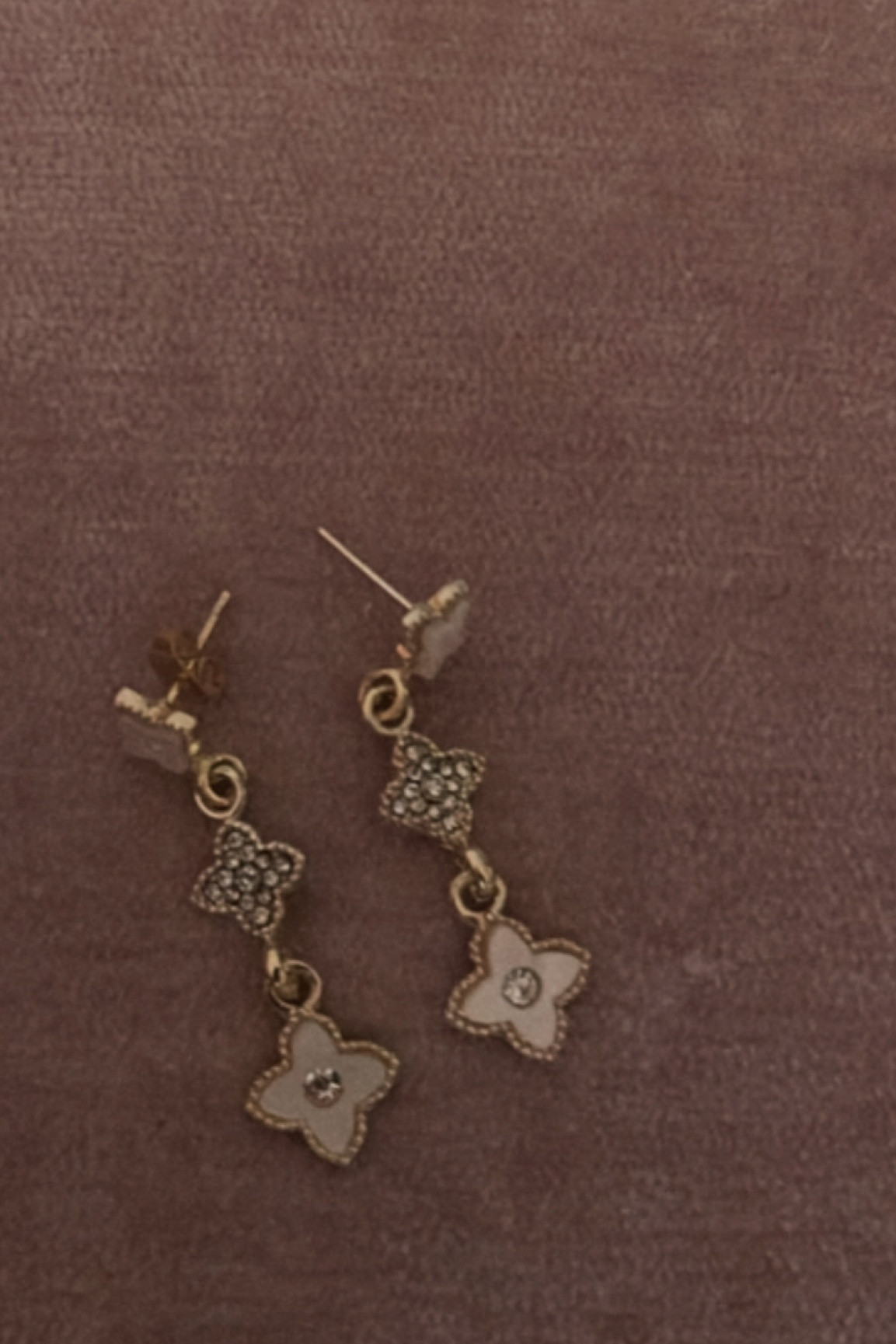 These earrings remind me so much of lv!

#LTKSeasonal #LTKHoliday #LTKsalealert