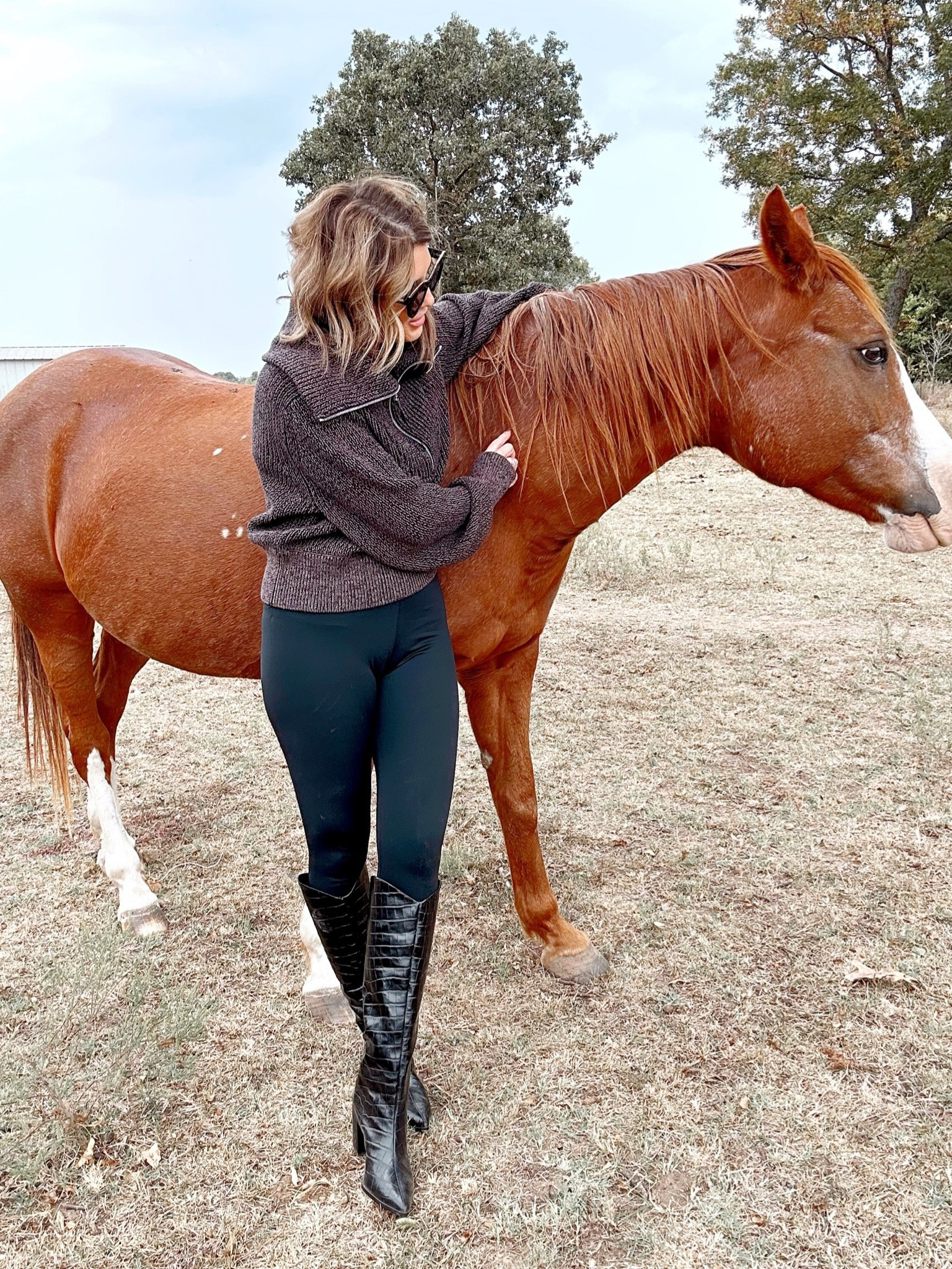 Varley Elise half zip size medium 
Maryanna block heel Schutz true to size 
Wunder train (I wear size 6 and 25” in summer and 28” in winter) I’m 5’6

#LTKover40 #LTKstyletip #LTKshoecrush