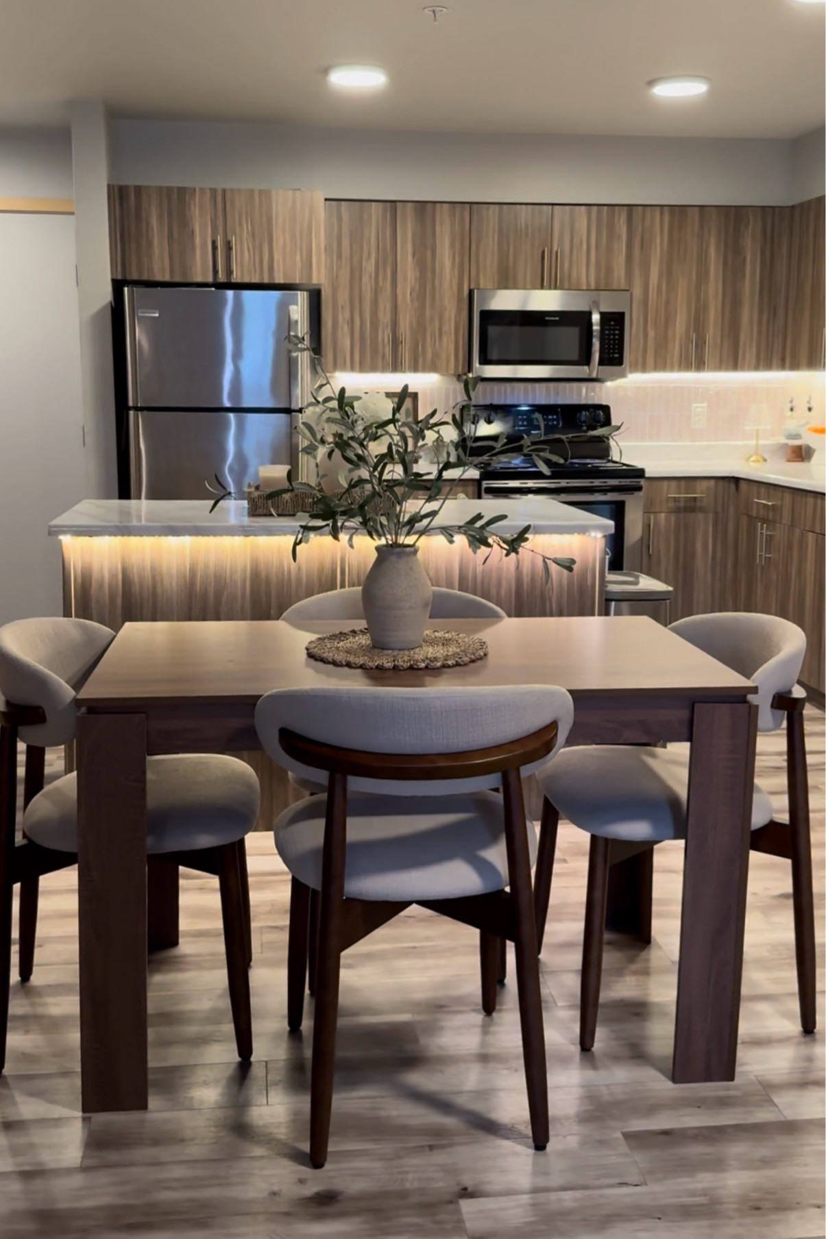 Dining chairs & table 🤎🤍✨ #diningroom #diningroomideas

#LTKHome