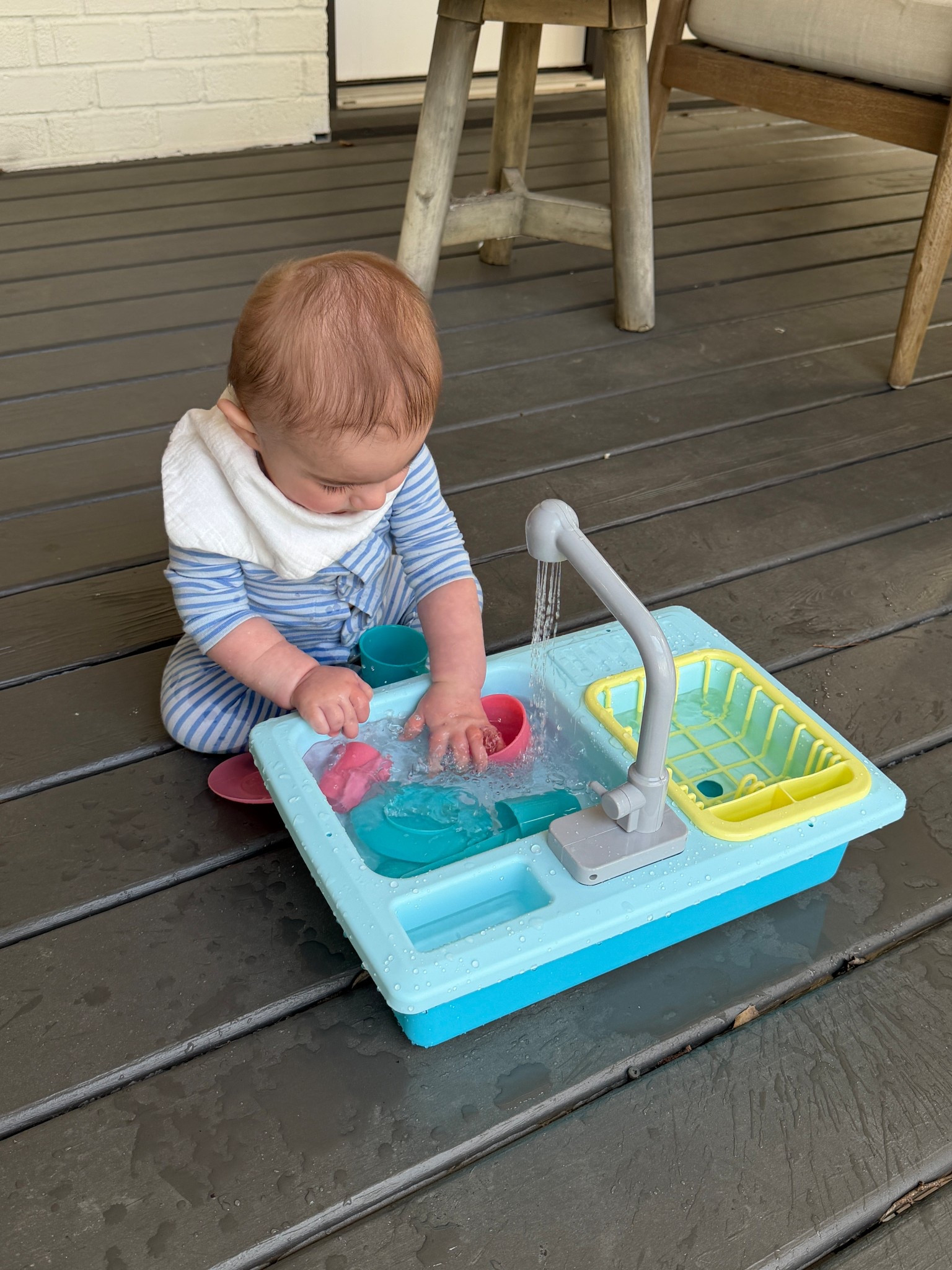 Kitchen sink with running water 