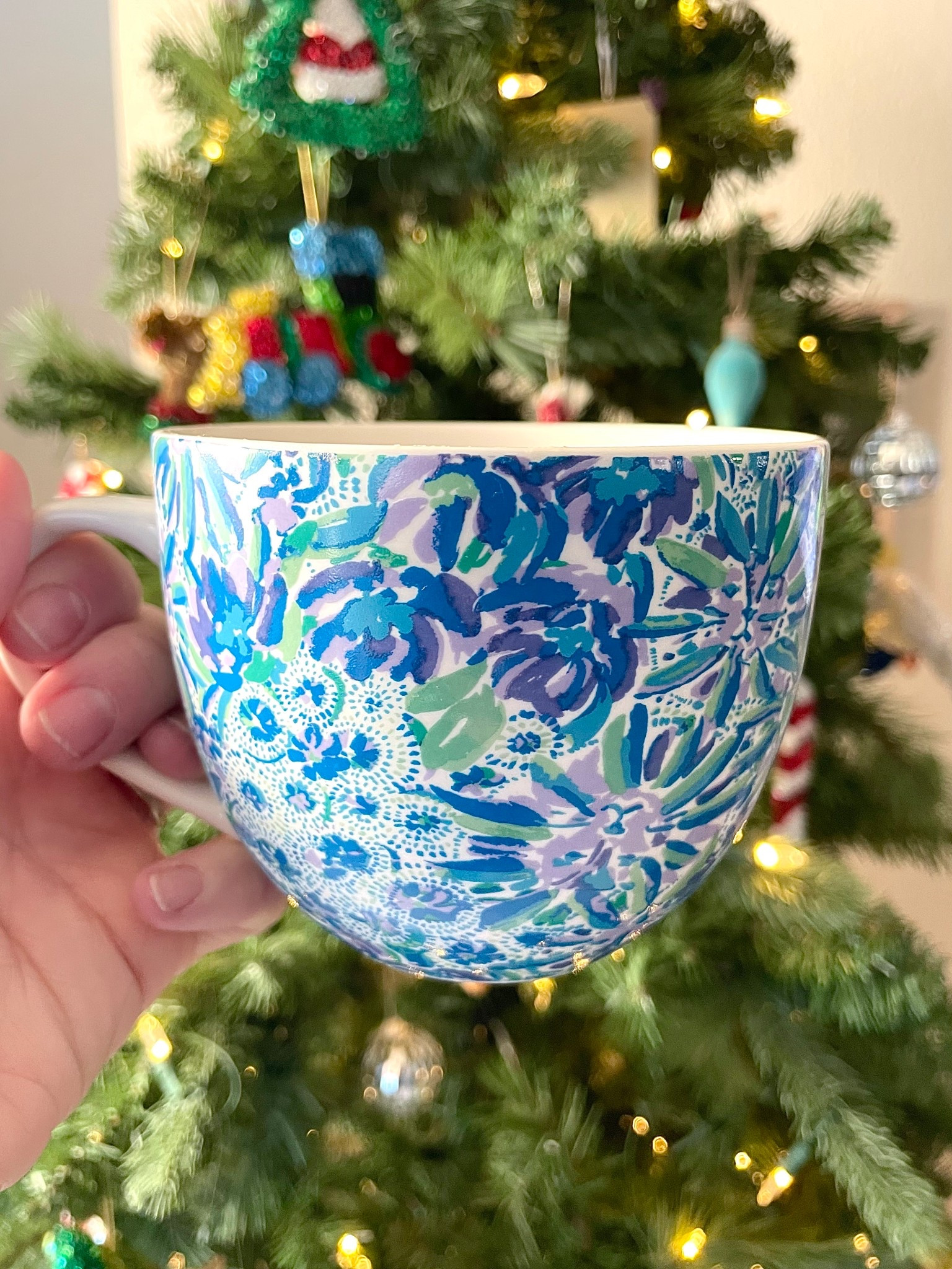 I thrifted this Lilly Pulitzer mug for $1.99 at Goodwill and found that there are so many lovely Lilly Pulitzer drink ware options! These are great for gifting or for treating yourself! 

#LTKFindsUnder50 #LTKselfcare #LTKGiftGuide