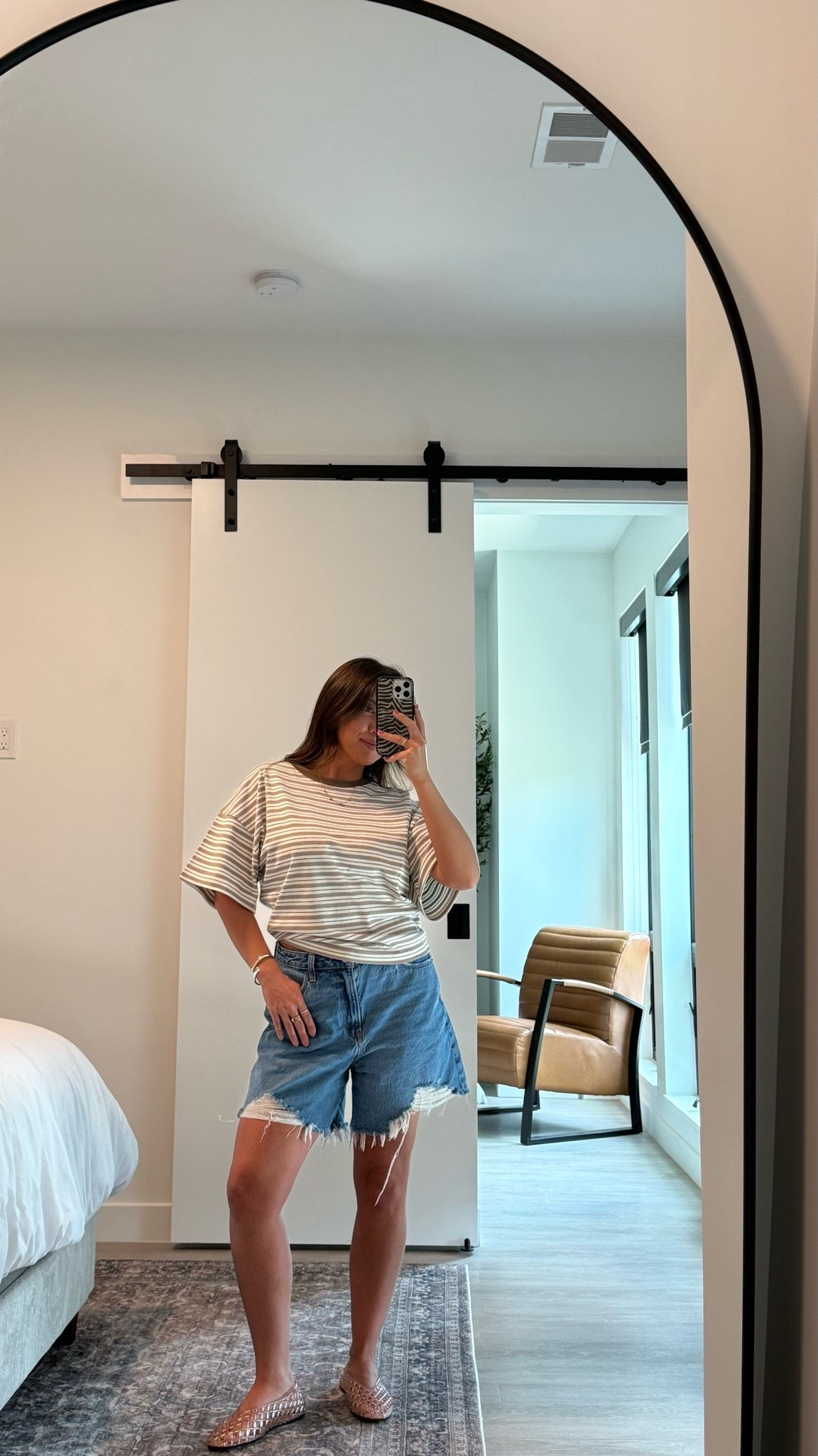 Size m shirt 
Size 29 shorts (run a little big)

#LTKootd