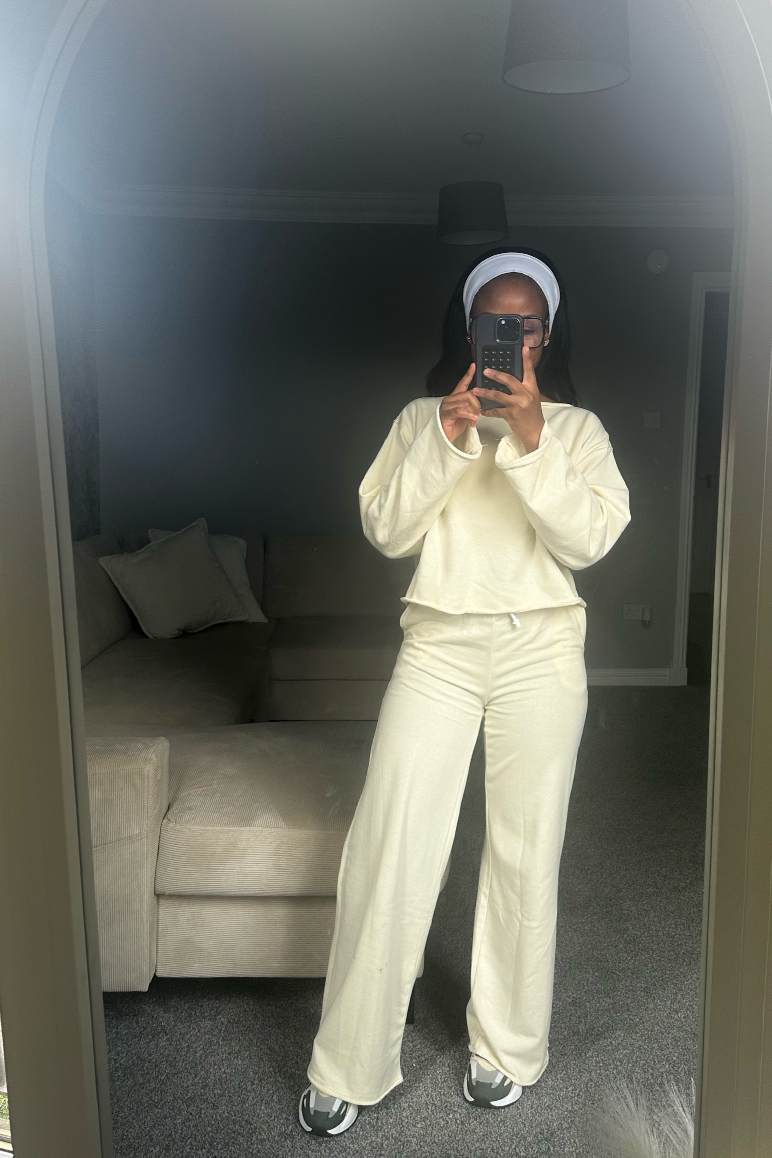 Fits a size 6-8, petite, wearing 14+