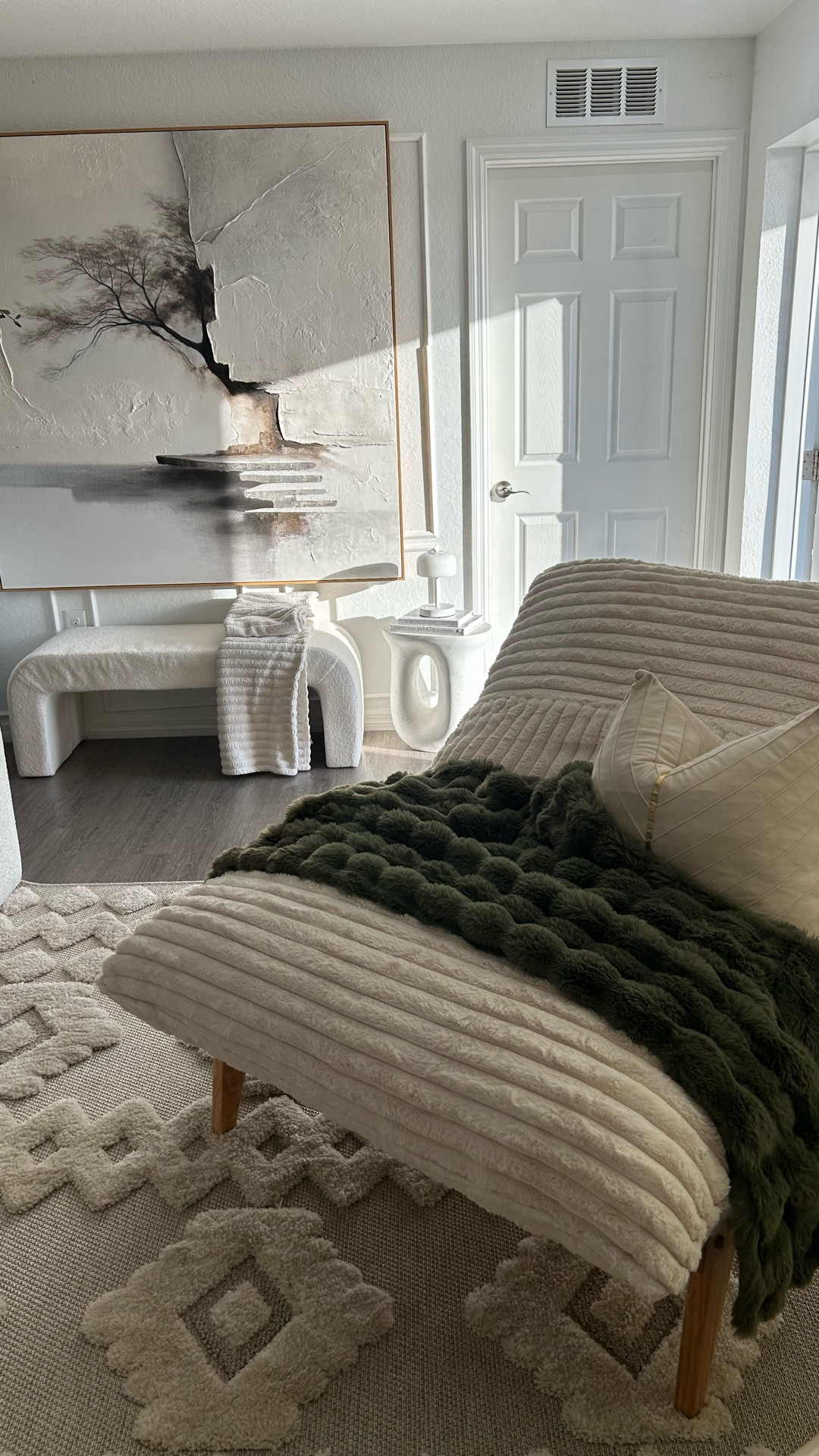 ✨ Comfort you can feel, style you can see ✨
The Snuggle Pod Over-sized Plush Accent Chair by chitaliving is made for pure relaxation.
Oversized, incredibly soft, and perfect for turning your living room into a cozy escape. Sit back, relax, and fall in love with comfort all over again 🤍
✨ Tu nuevo lugar favorito en la sala ✨
La Snuggle Pod Over-sized Plush Accent Chair de @chitaliving está diseñada para esos momentos en los que solo quieres relajarte de verdad.
Extra grande, ultra suave y con un diseño que eleva cualquier espacio. Una vez que te sientas… no querrás levantarte. 🤍
Convierte tu sala en un refugio de confort y estilo.

⸻

#ChitaLiving #LivingRoomGoals #CozyHome #AccentChair #homecomfort